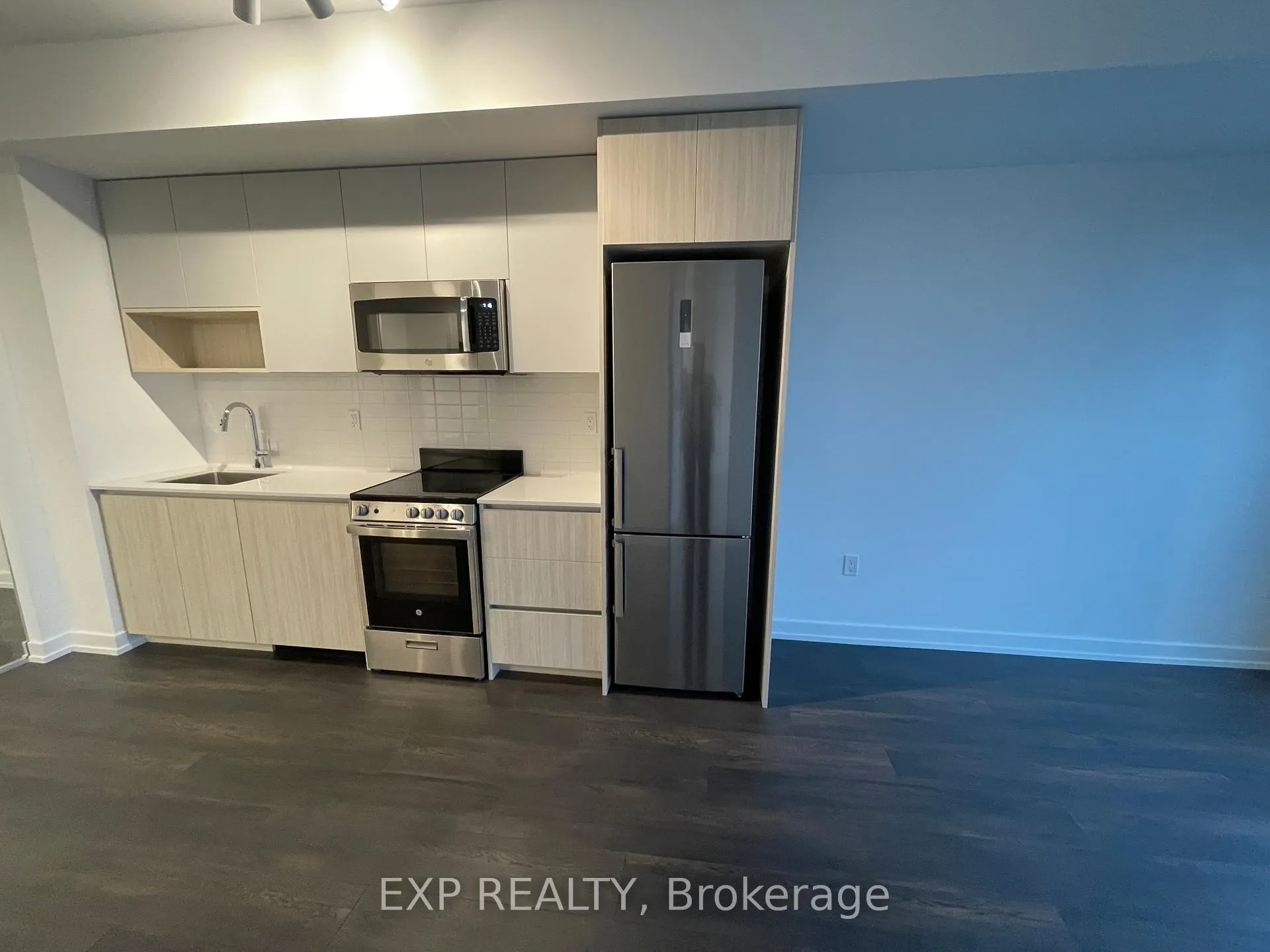 Photo 7 of Unit 521, 799 The Queensway, Etobicoke, Stonegate-Queensway — HOMEH