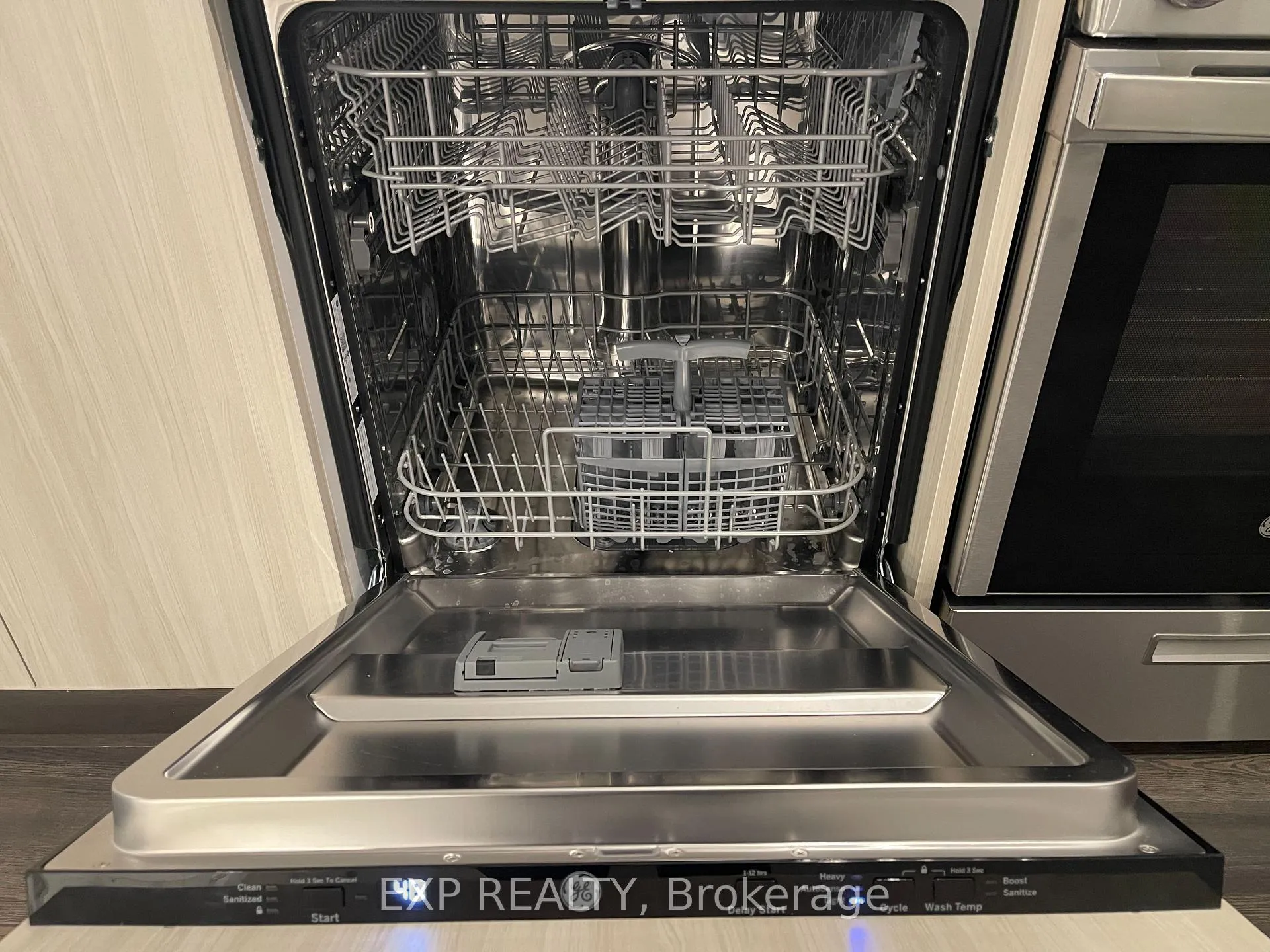 Photo 25 of Unit 521, 799 The Queensway, Etobicoke, Stonegate-Queensway — HOMEH
