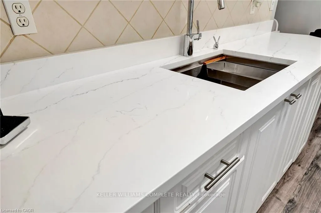 Photo 4 of Unit 307, 11 Woodman Drive S, Hamilton, Corman — HOMEH