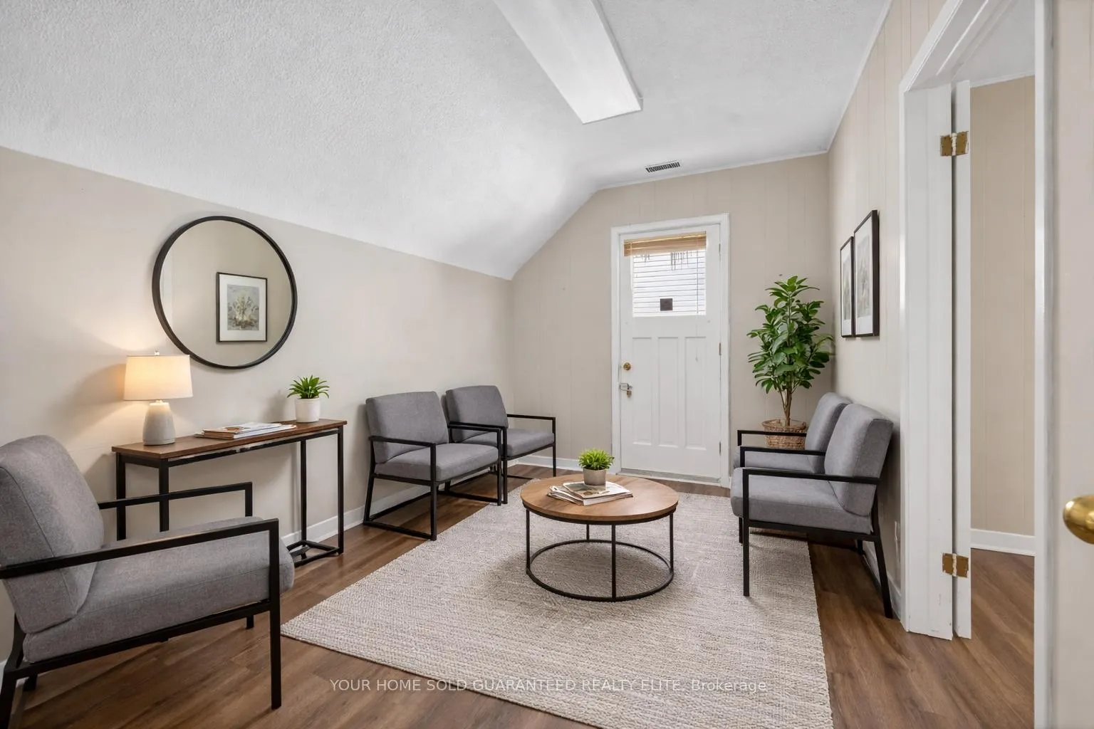 Photo 11 of 48 Carlisle Street, St. Catharines, Downtown — HOMEH