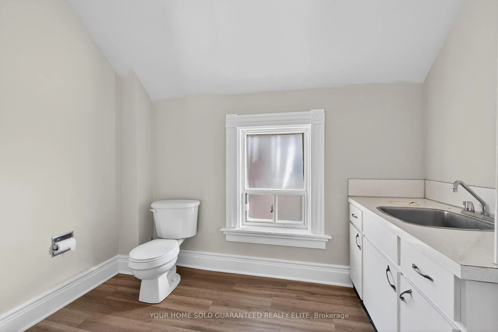 Photo 16 of 48 Carlisle Street, St. Catharines, Downtown — HOMEH