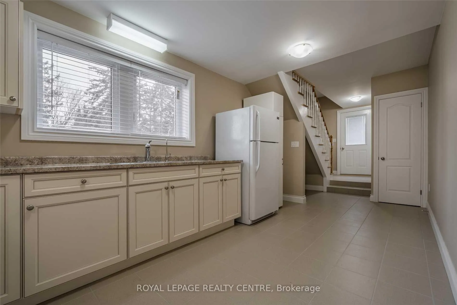 Photo 5 of Unit 4, 5425 Eighth Line, Milton, Rural Trafalgar — HOMEH
