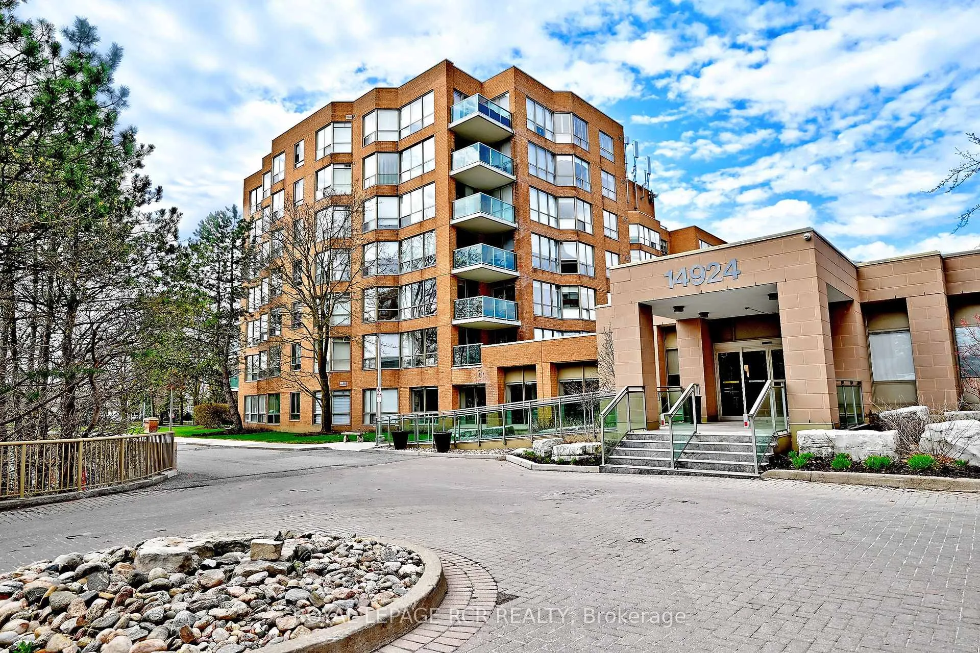 Photo 1 of Unit 509, 14924 Yonge Street, Aurora, Aurora Highlands — HOMEH