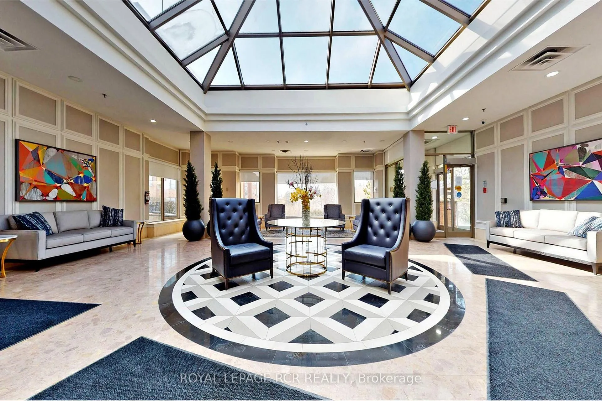 Photo 4 of Unit 509, 14924 Yonge Street, Aurora, Aurora Highlands — HOMEH