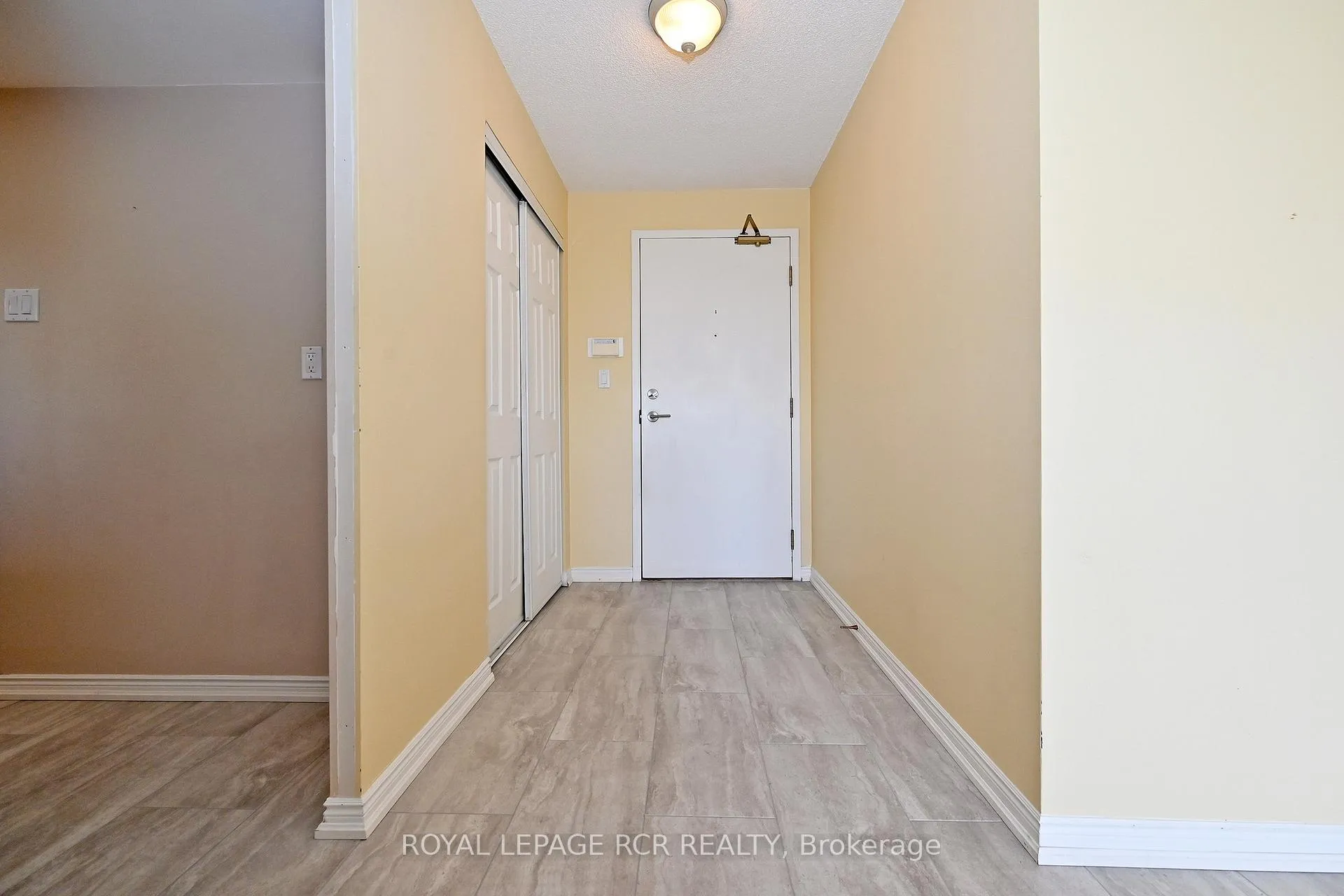 Photo 6 of Unit 509, 14924 Yonge Street, Aurora, Aurora Highlands — HOMEH