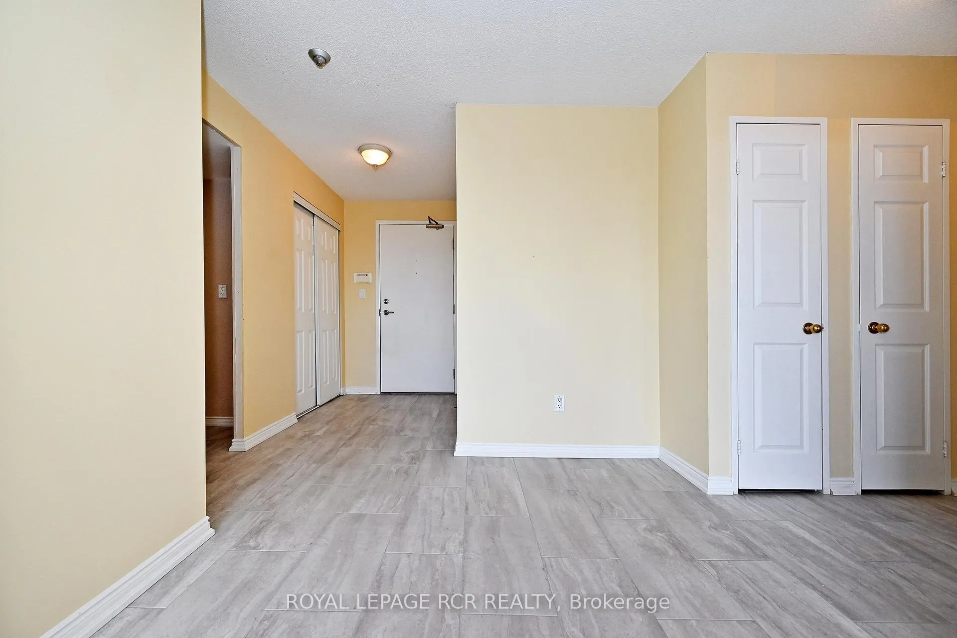 Photo 7 of Unit 509, 14924 Yonge Street, Aurora, Aurora Highlands — HOMEH