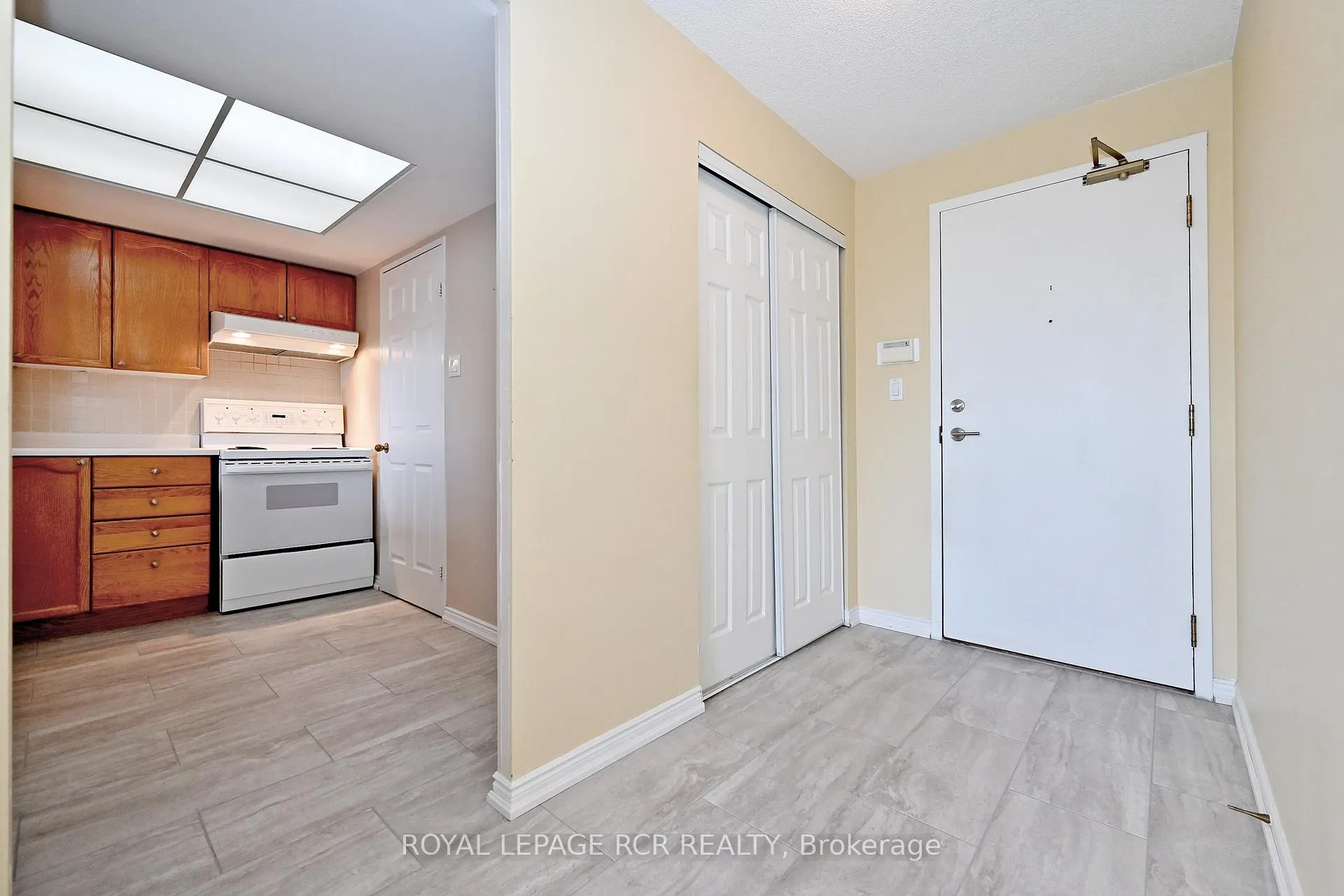 Photo 13 of Unit 509, 14924 Yonge Street, Aurora, Aurora Highlands — HOMEH