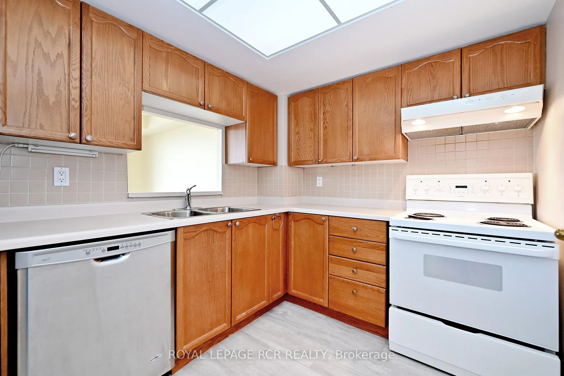 Photo 14 of Unit 509, 14924 Yonge Street, Aurora, Aurora Highlands — HOMEH