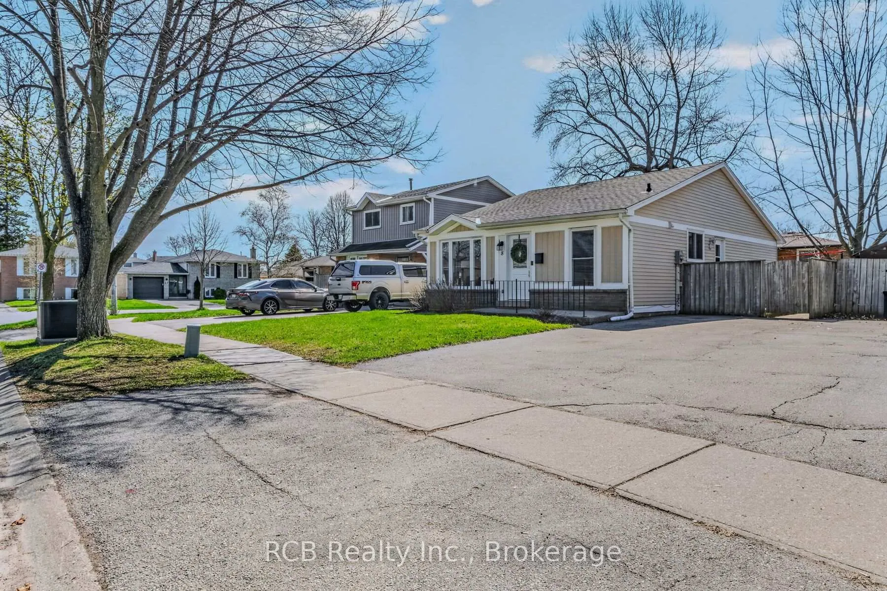 Photo 1 of 8 Coulbeck Road, Brantford — HOMEH