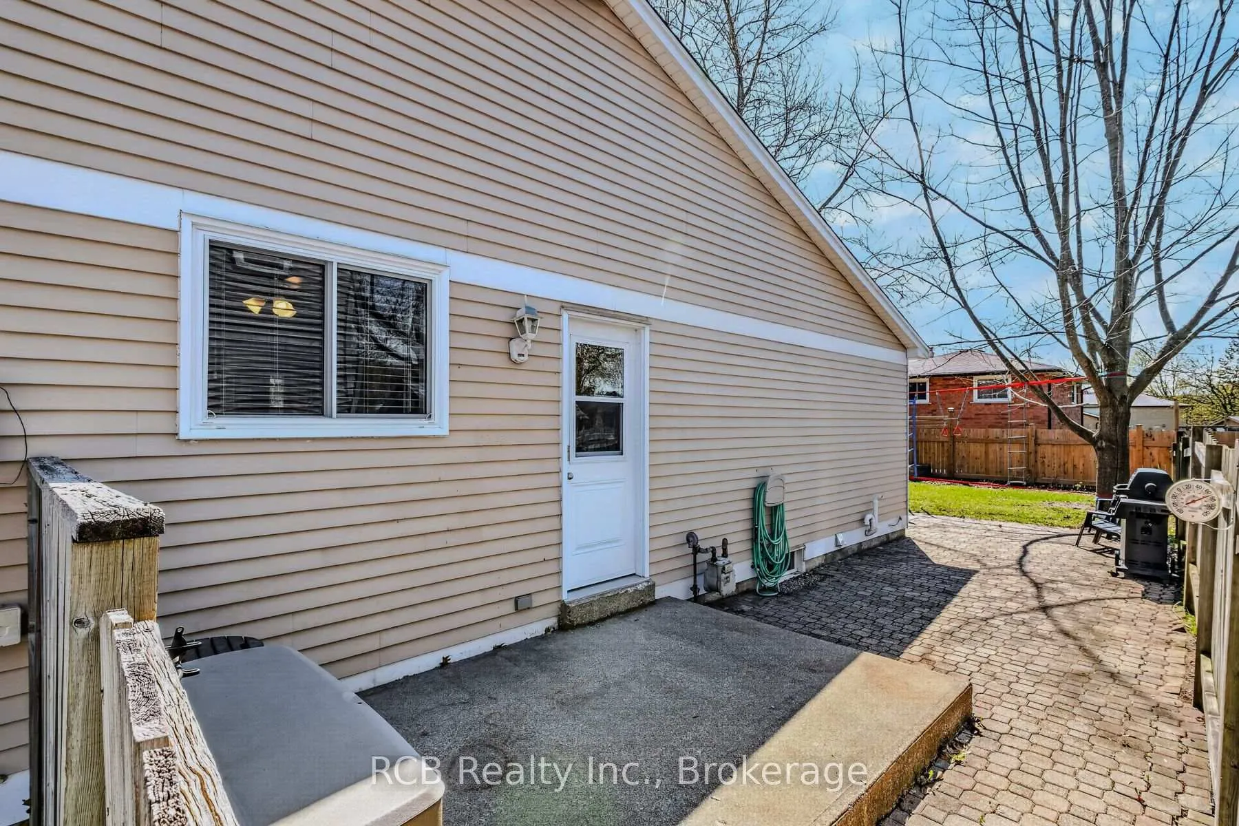 Photo 5 of 8 Coulbeck Road, Brantford — HOMEH