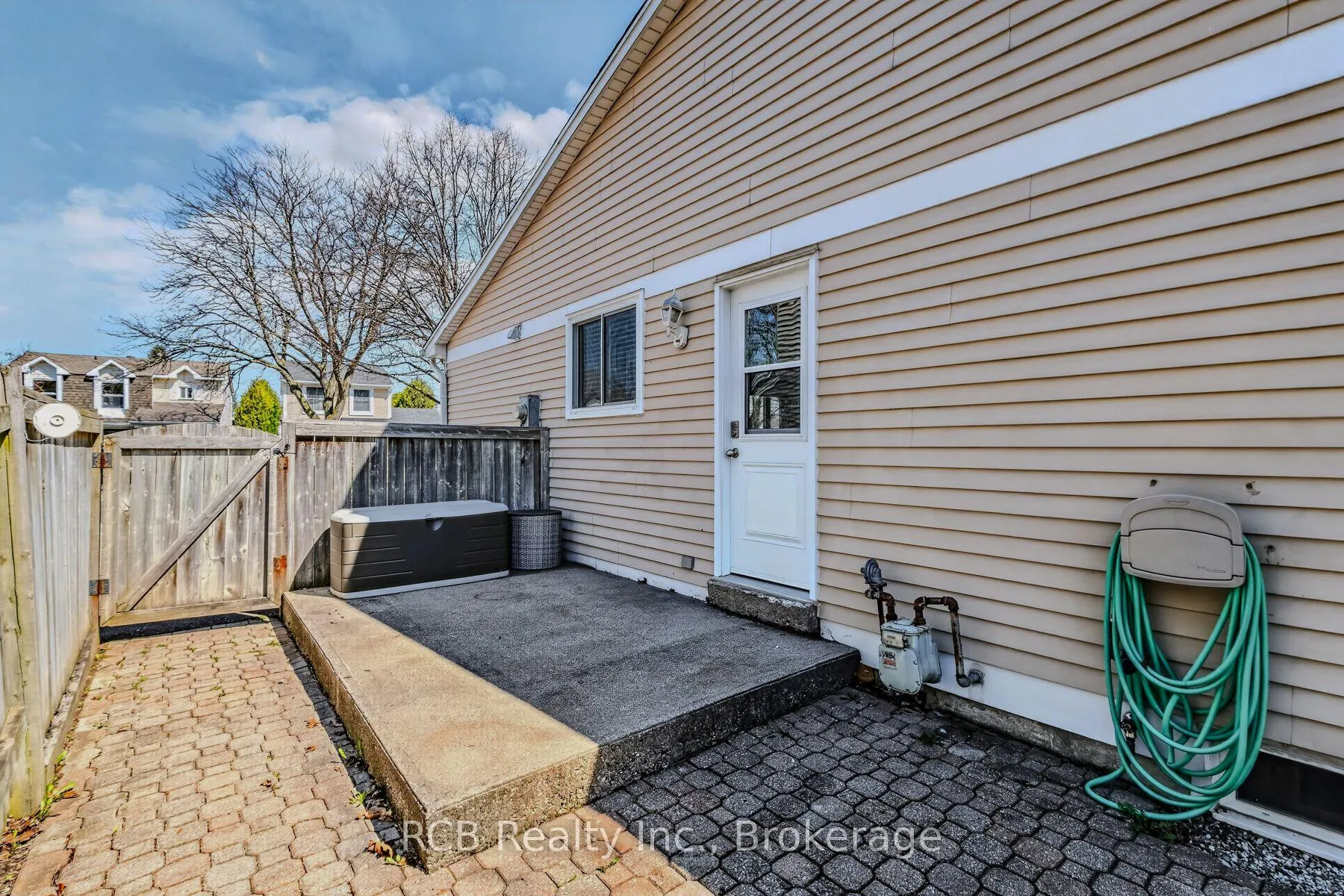 Photo 6 of 8 Coulbeck Road, Brantford — HOMEH