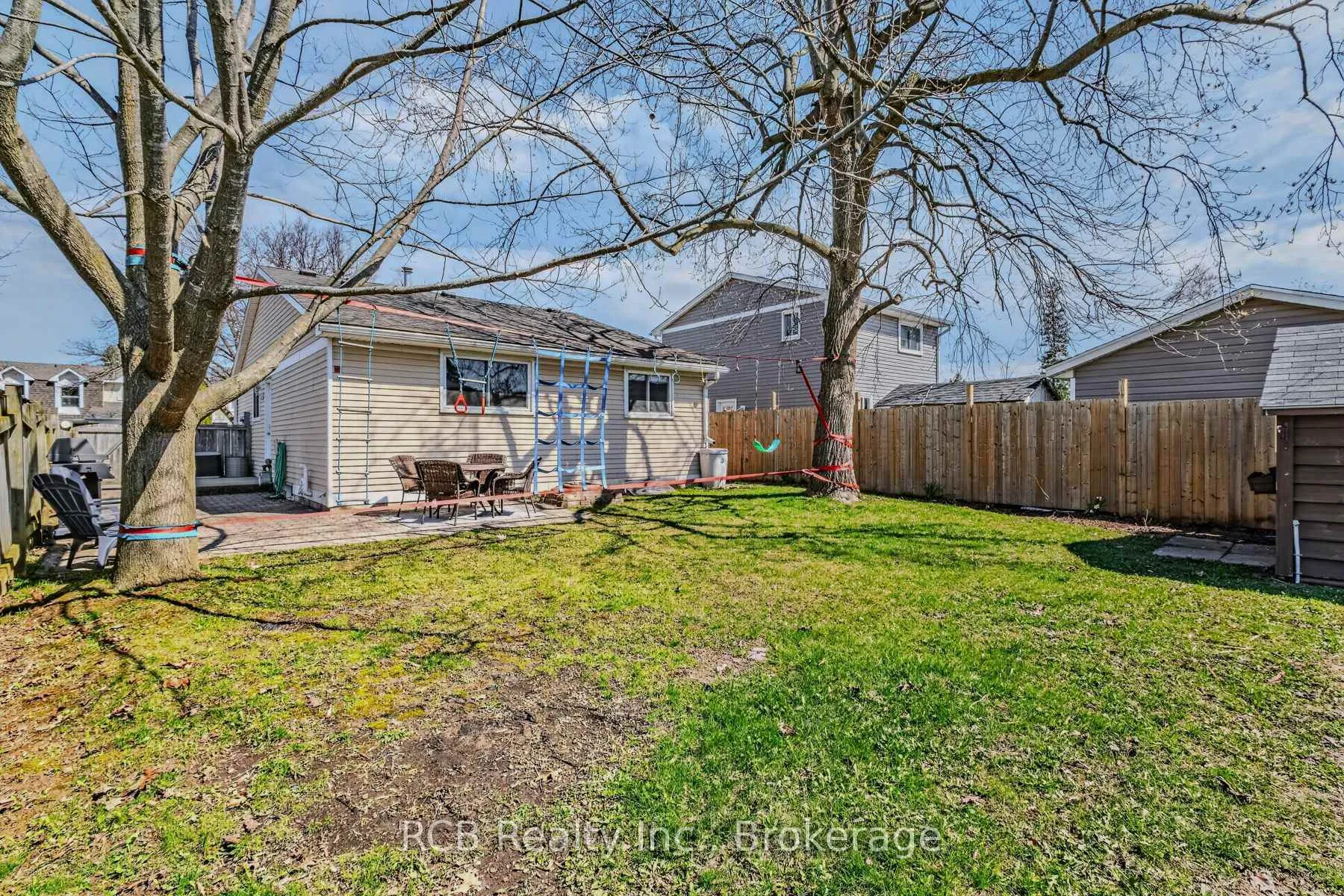 Photo 9 of 8 Coulbeck Road, Brantford — HOMEH