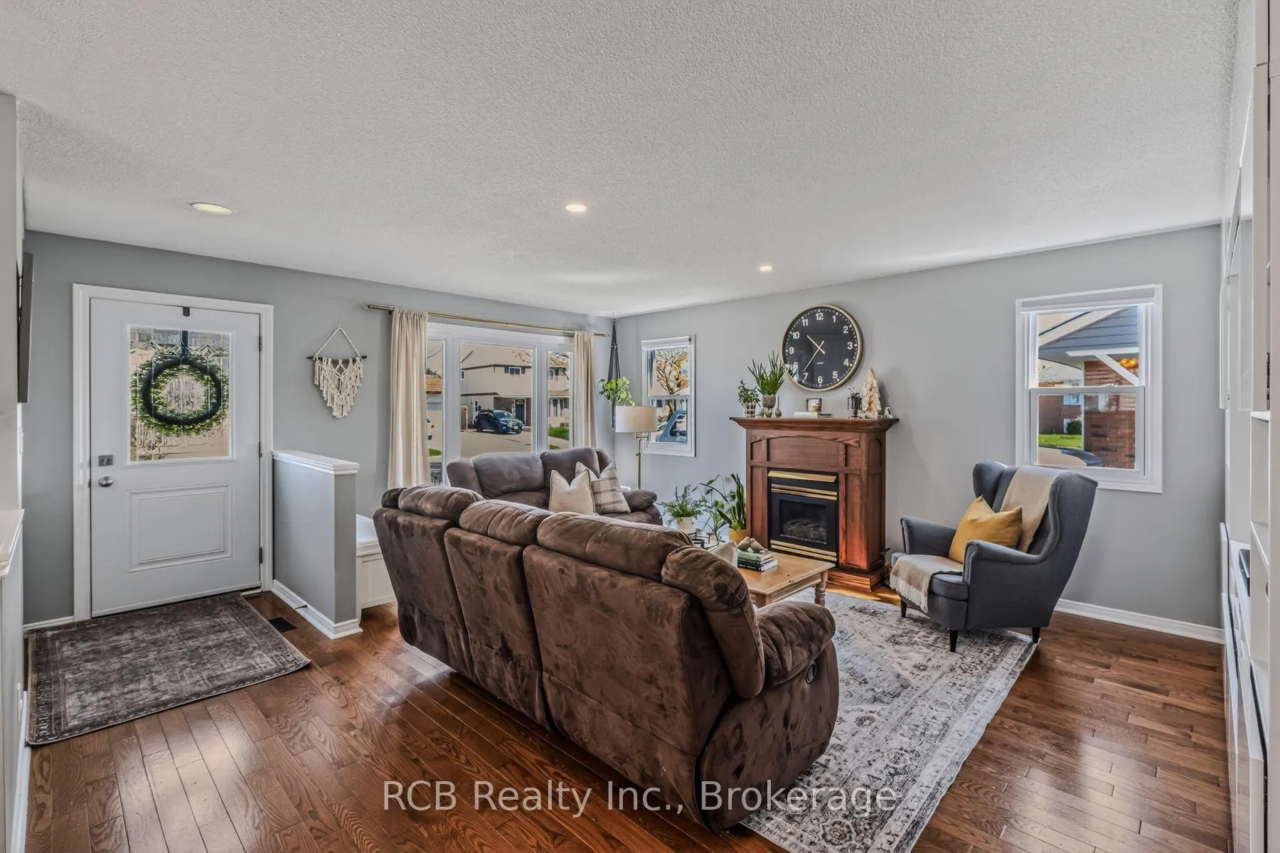 Photo 12 of 8 Coulbeck Road, Brantford — HOMEH