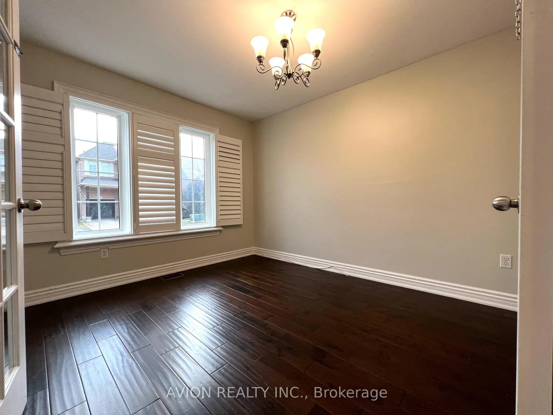Photo 4 of 2293 Crestmont Drive, Oakville, Westmount — HOMEH