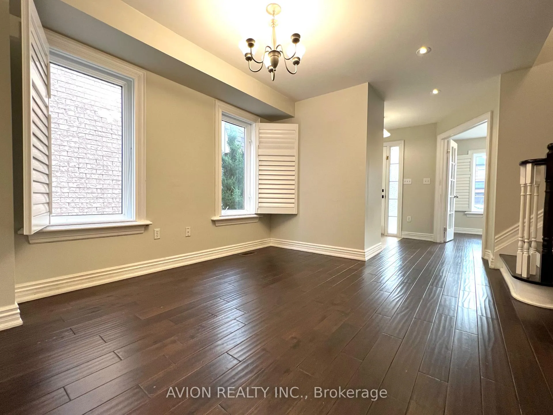 Photo 5 of 2293 Crestmont Drive, Oakville, Westmount — HOMEH