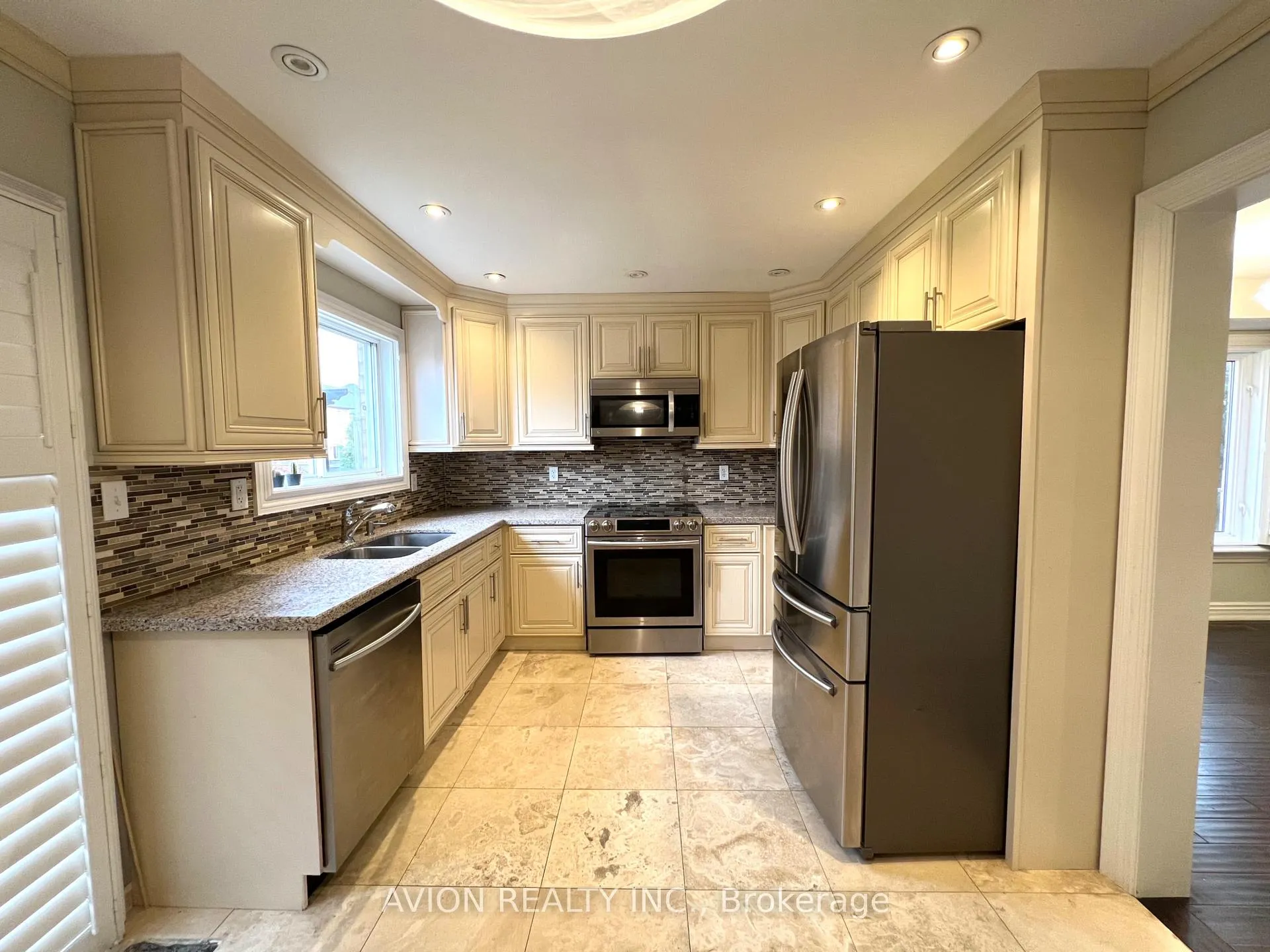 Photo 7 of 2293 Crestmont Drive, Oakville, Westmount — HOMEH