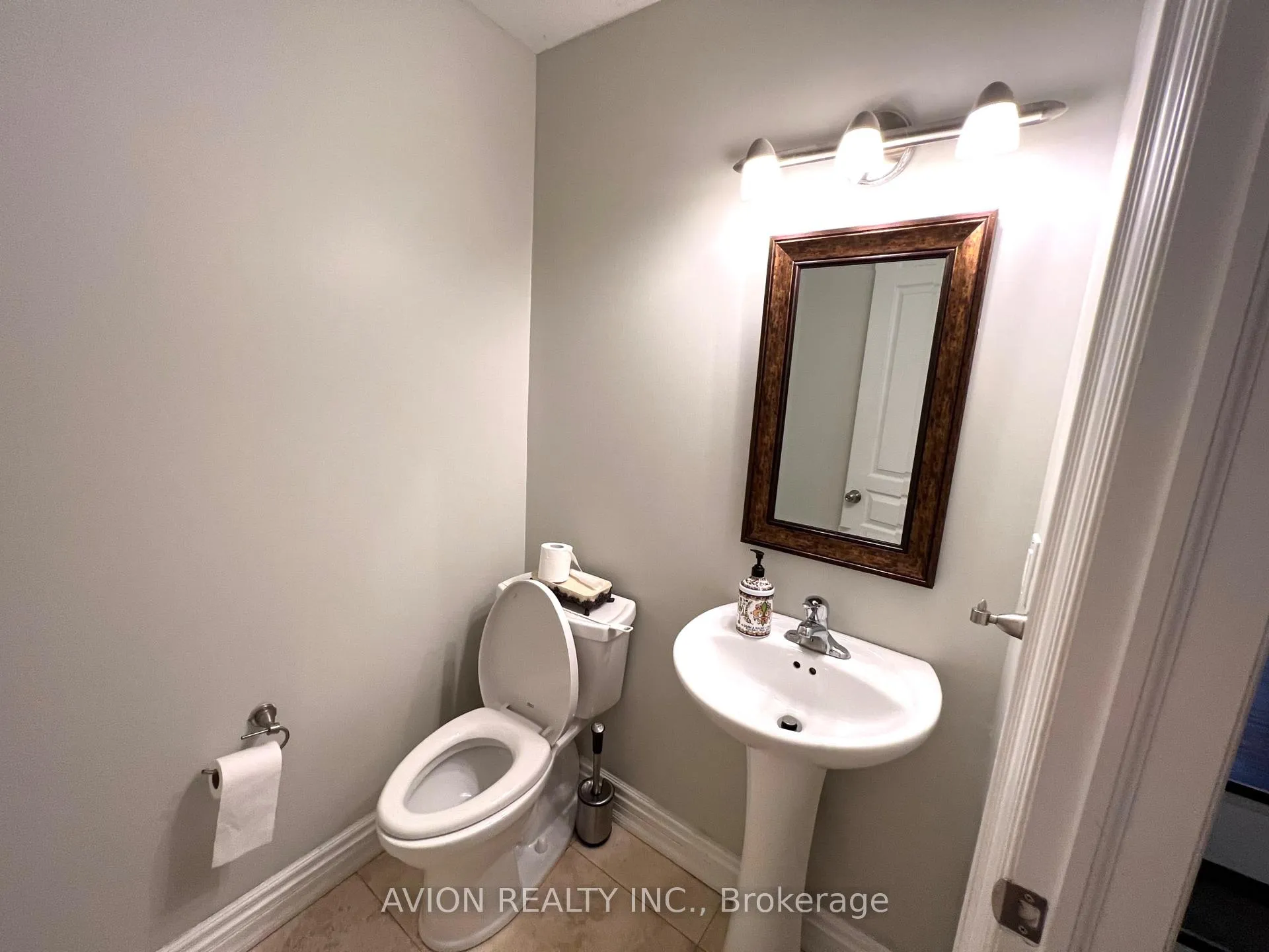 Photo 9 of 2293 Crestmont Drive, Oakville, Westmount — HOMEH