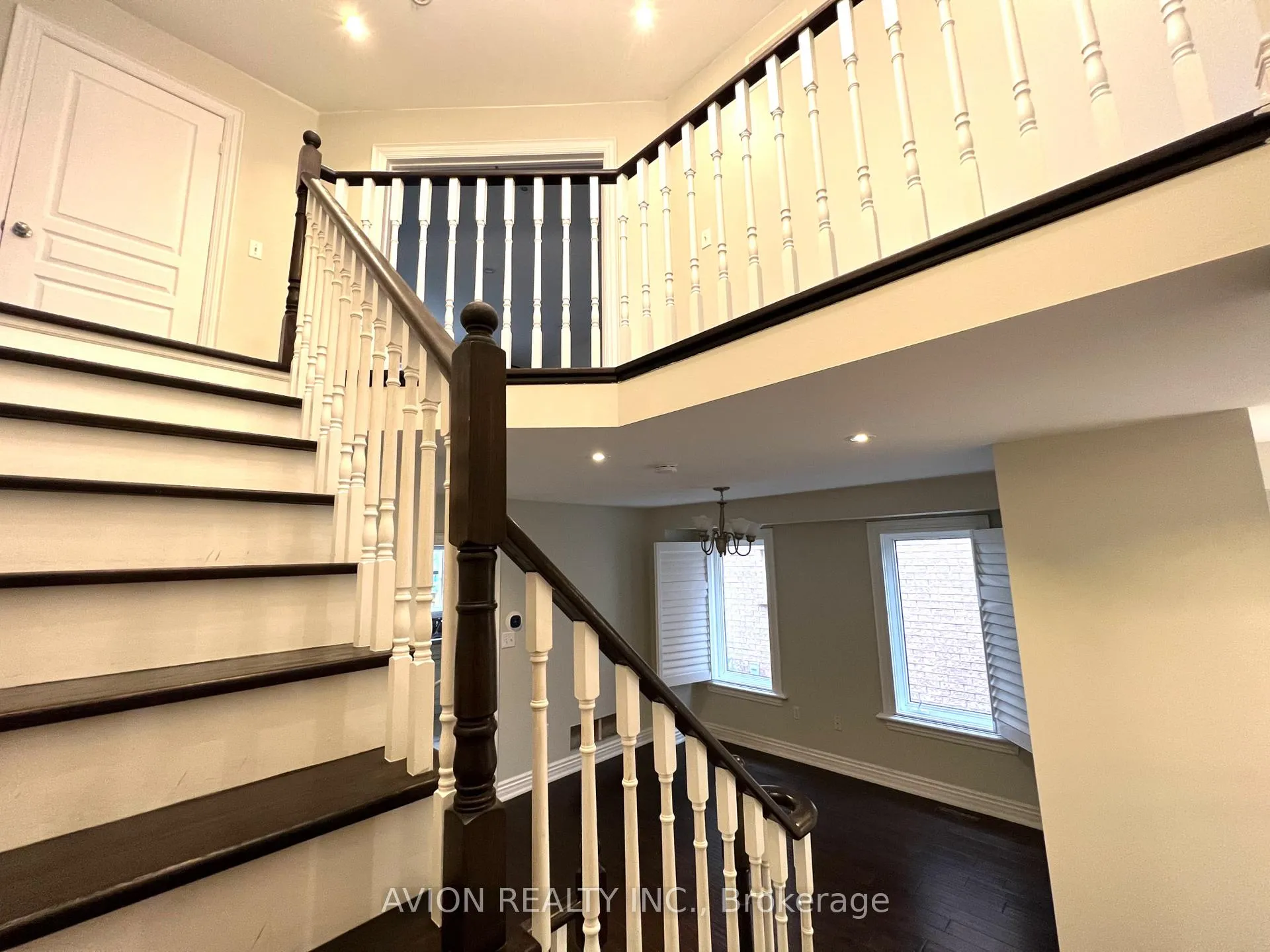 Photo 10 of 2293 Crestmont Drive, Oakville, Westmount — HOMEH