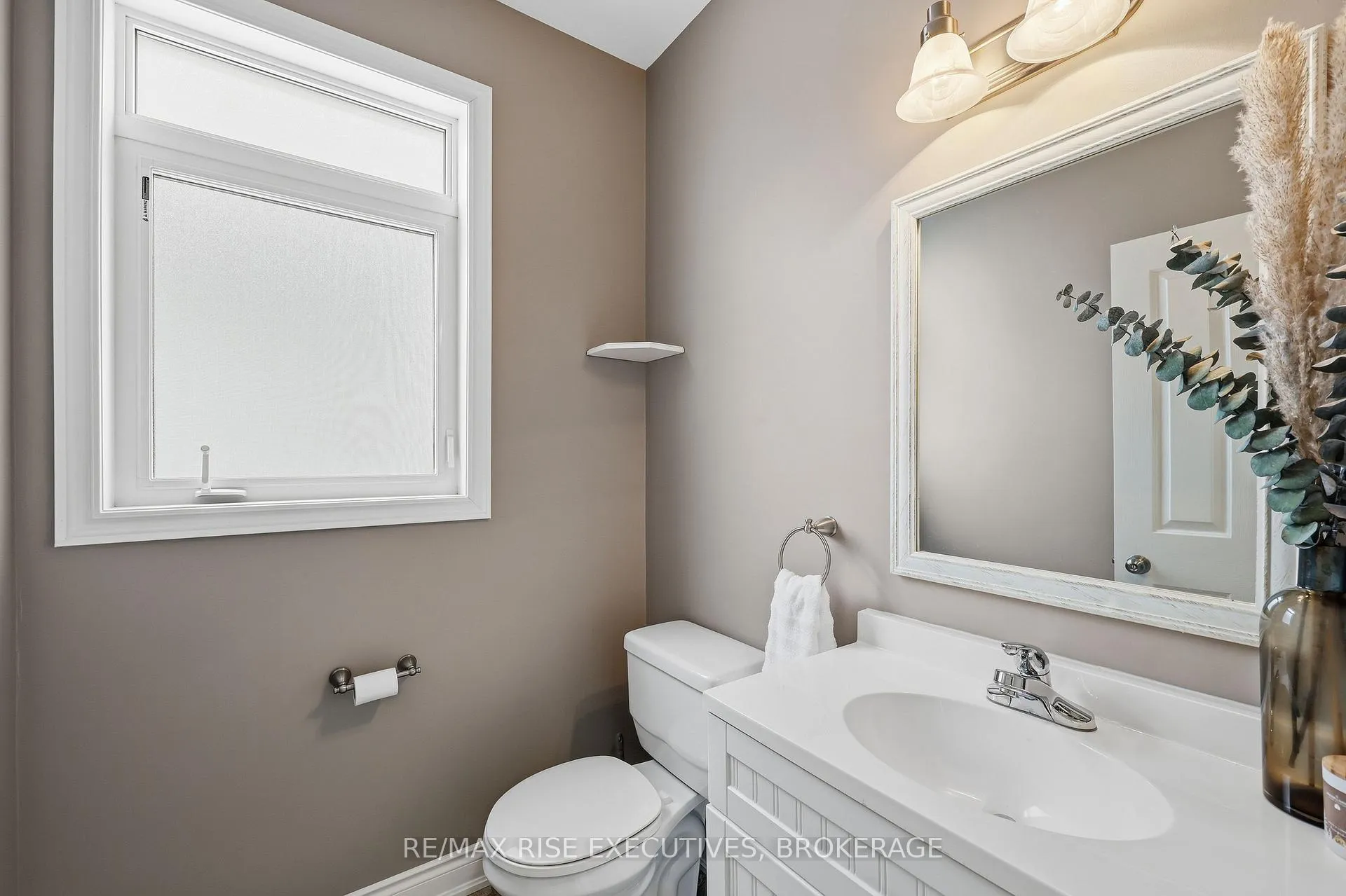 Photo 16 of 203 Kildare Avenue, Loyalist, Amherstview — HOMEH