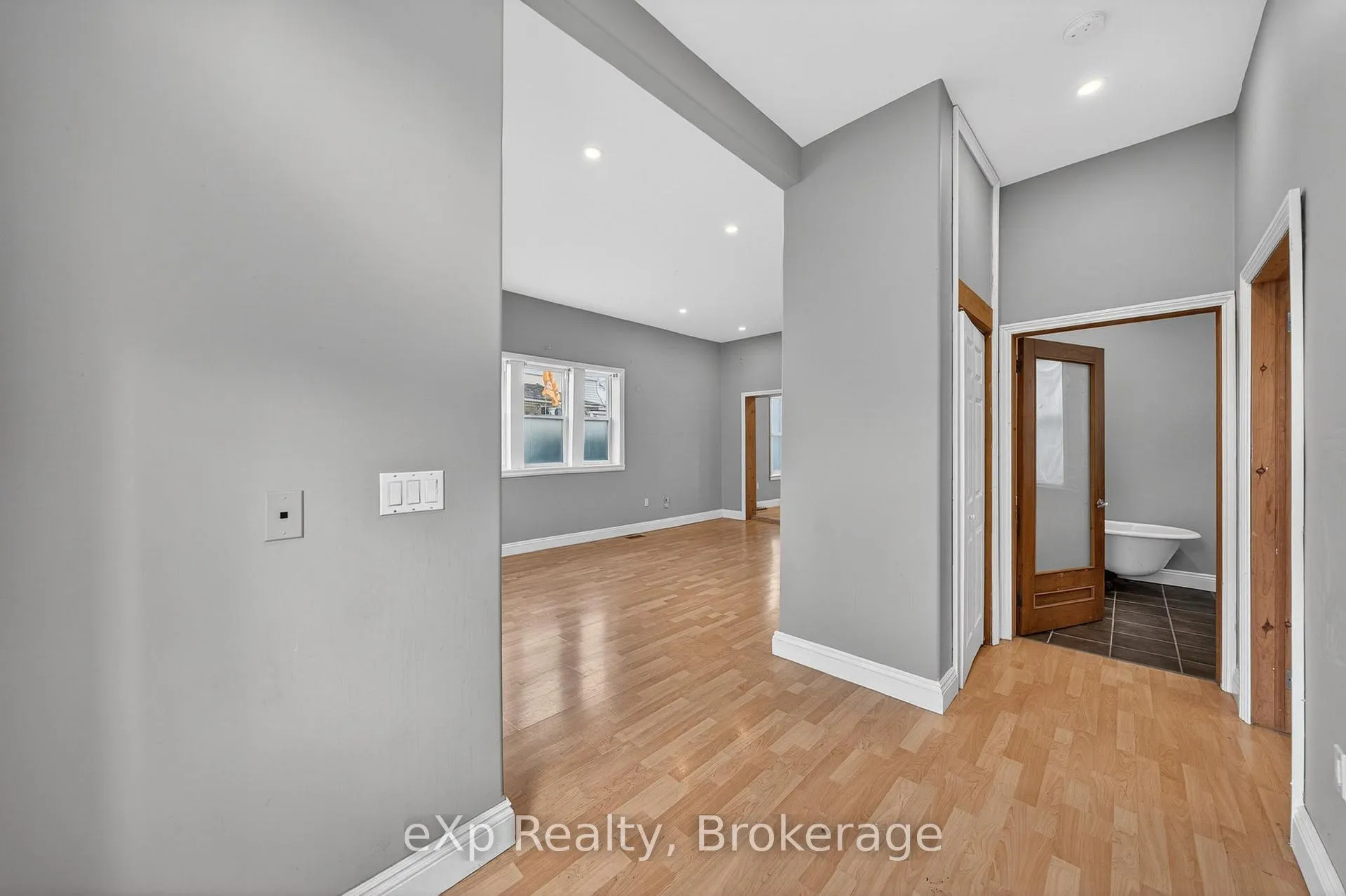 Photo 5 of 12 Fleet Street, Brantford, Downtown Core — HOMEH