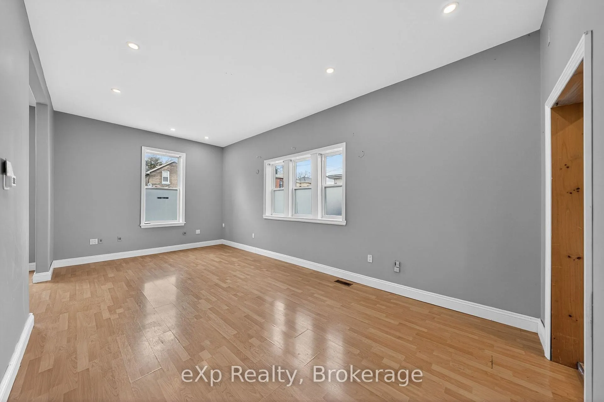 Photo 8 of 12 Fleet Street, Brantford, Downtown Core — HOMEH