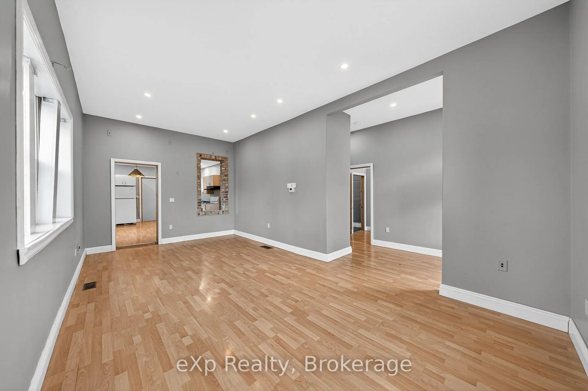 Photo 9 of 12 Fleet Street, Brantford, Downtown Core — HOMEH