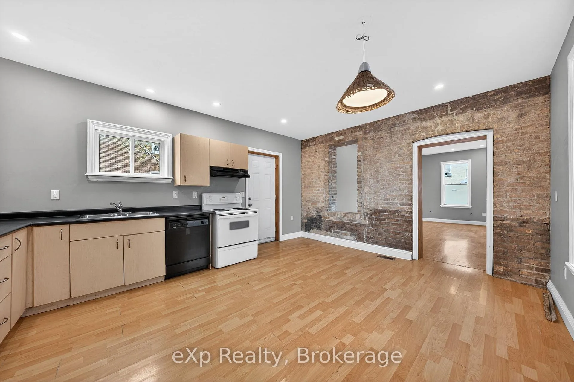 Photo 11 of 12 Fleet Street, Brantford, Downtown Core — HOMEH