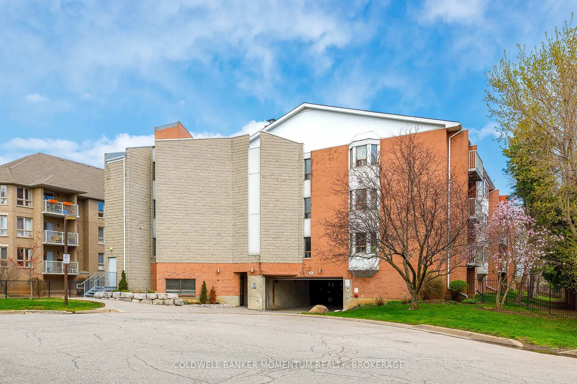 Photo 1 of Unit 206, 6 Niagara Street, Grimsby, Grimsby West — HOMEH