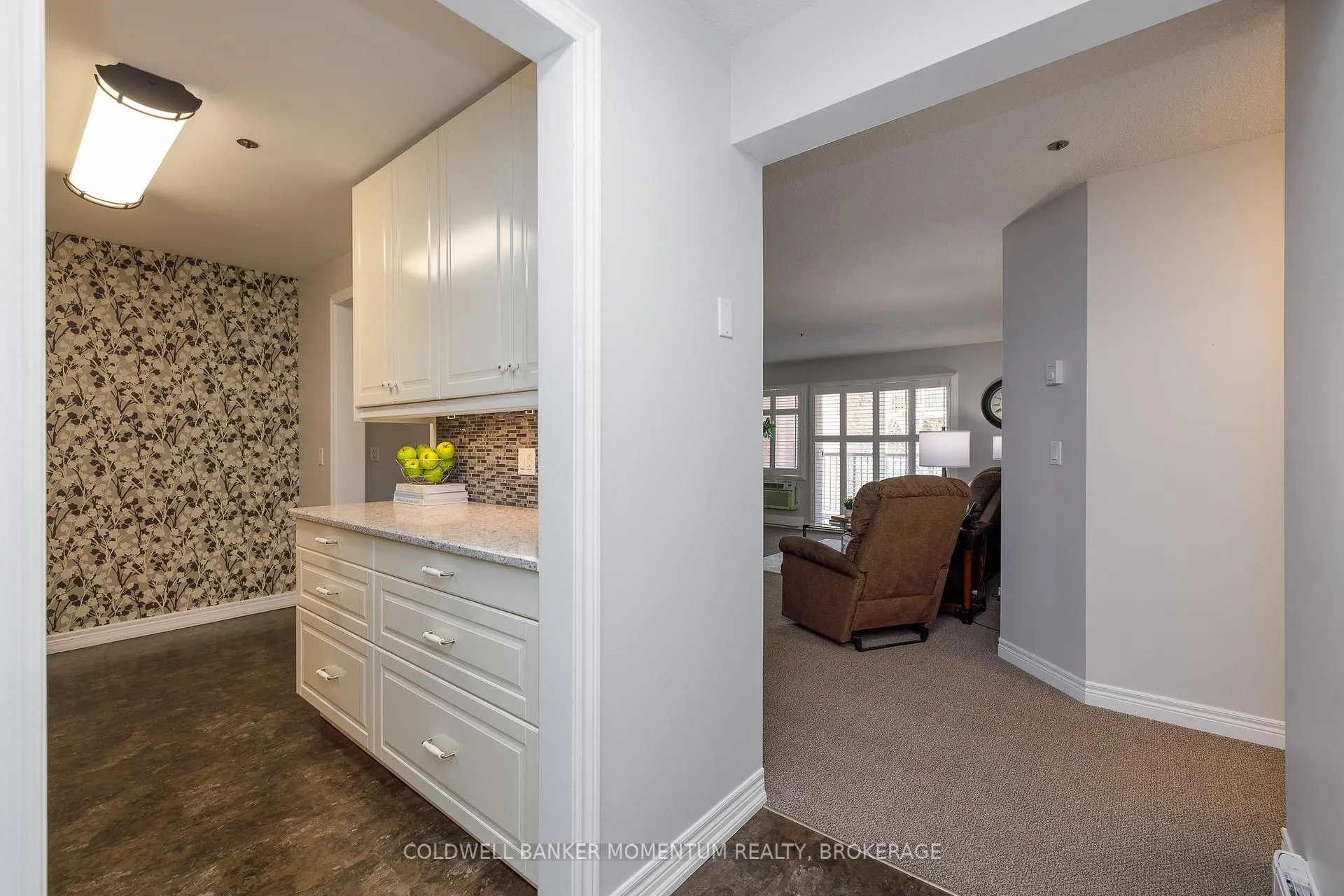 Photo 3 of Unit 206, 6 Niagara Street, Grimsby, Grimsby West — HOMEH