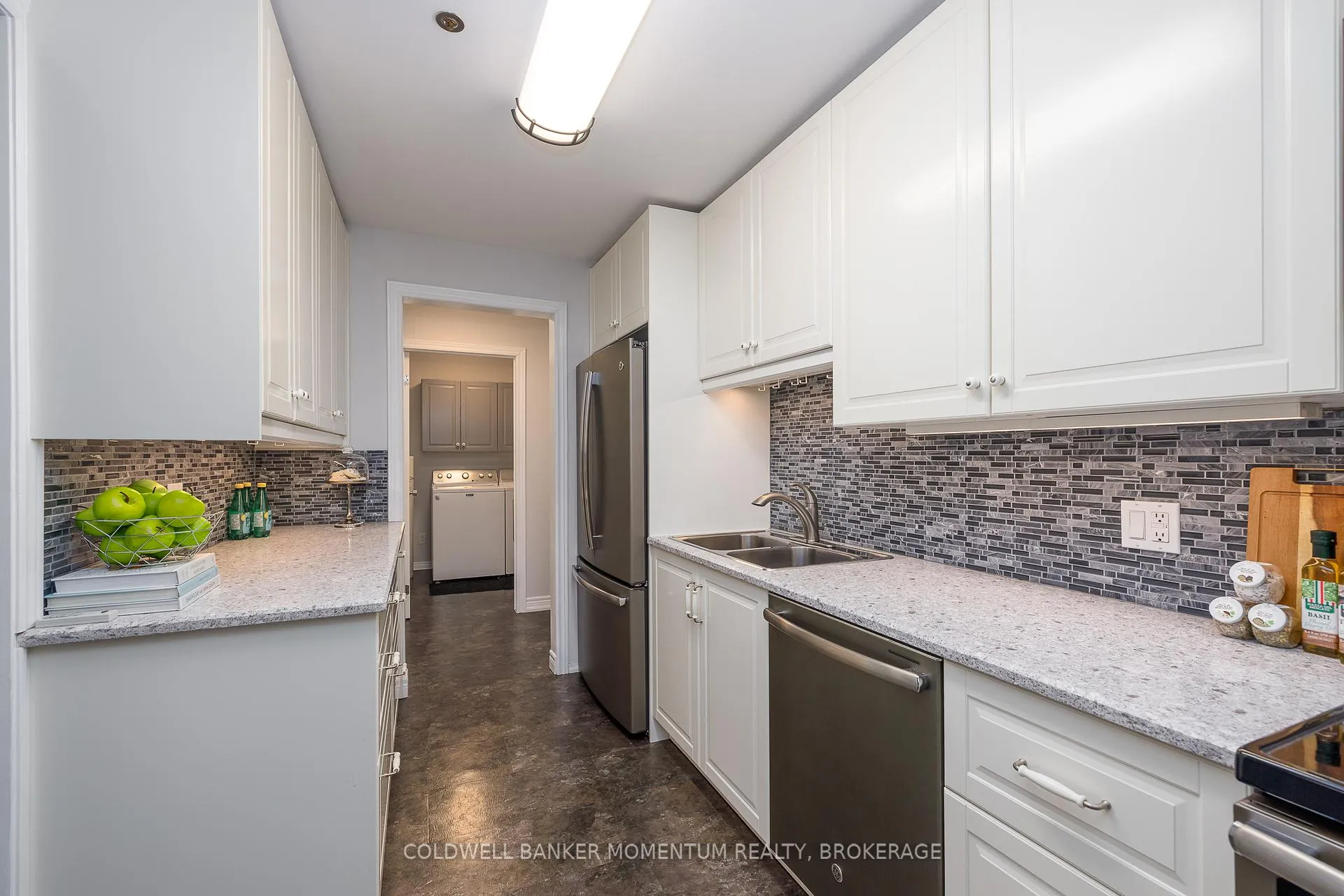 Photo 5 of Unit 206, 6 Niagara Street, Grimsby, Grimsby West — HOMEH