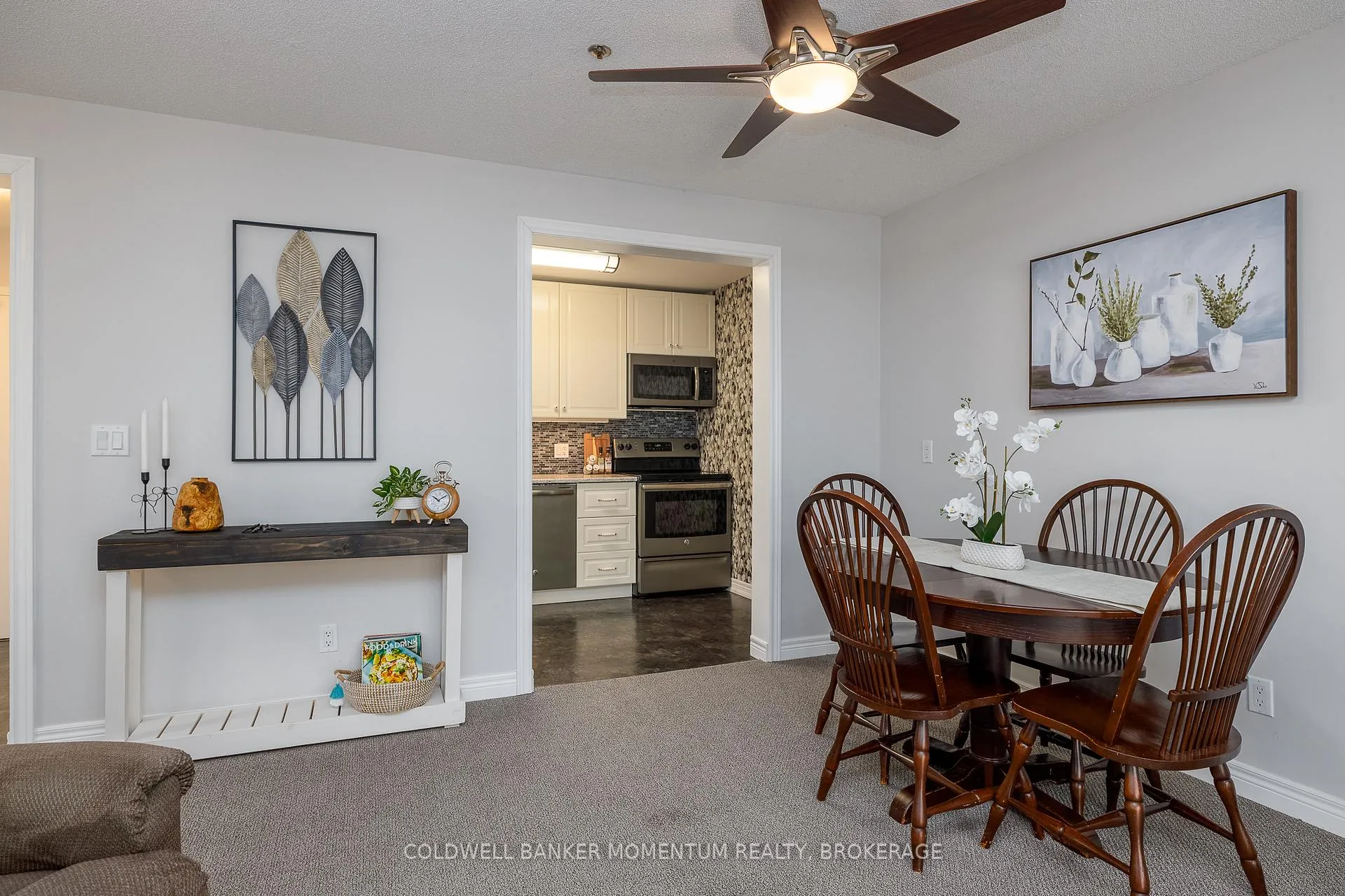 Photo 11 of Unit 206, 6 Niagara Street, Grimsby, Grimsby West — HOMEH