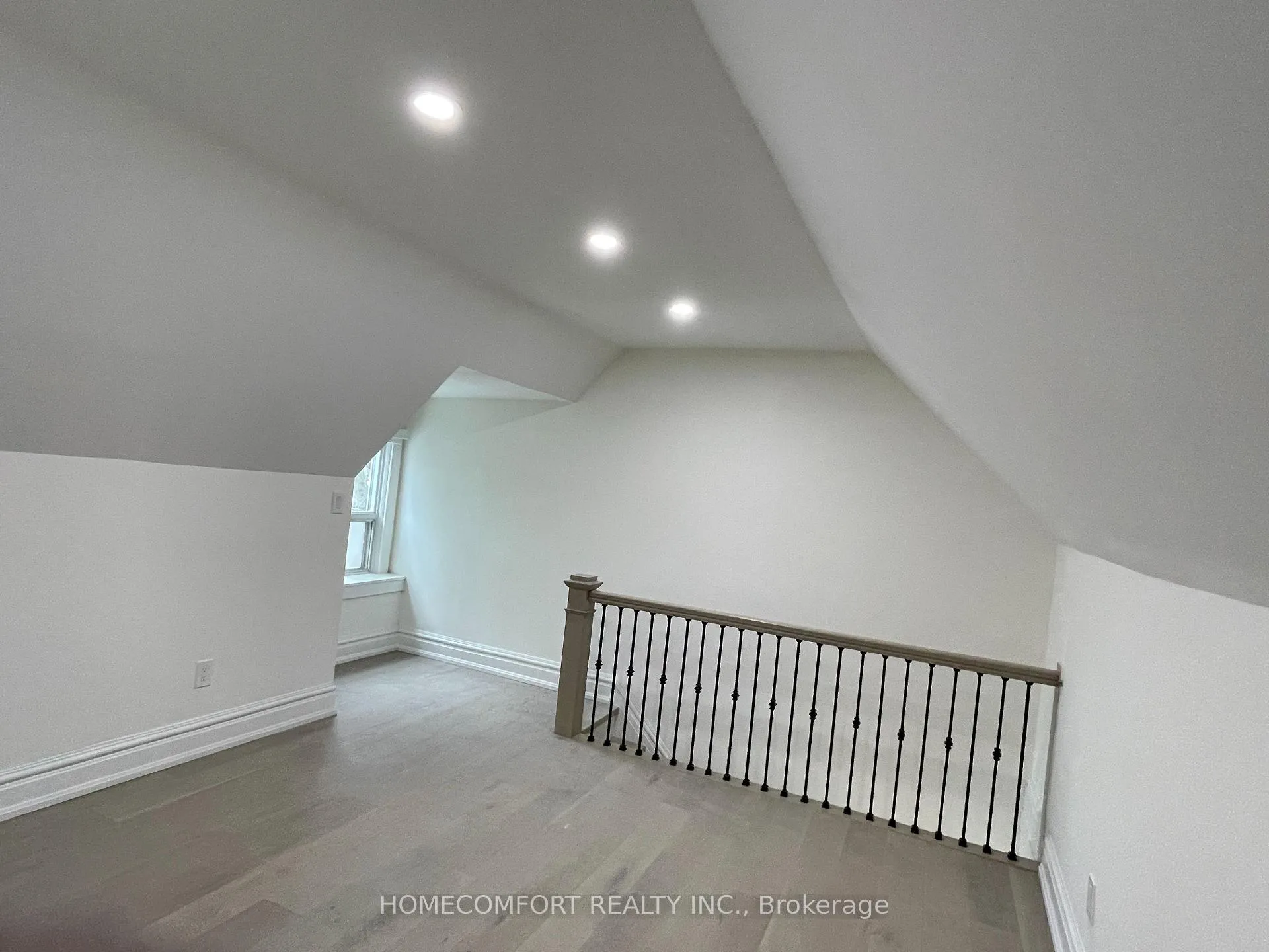 Photo 29 of Unit Upper, 33 Strathmore Boulevard, Toronto, Danforth — HOMEH