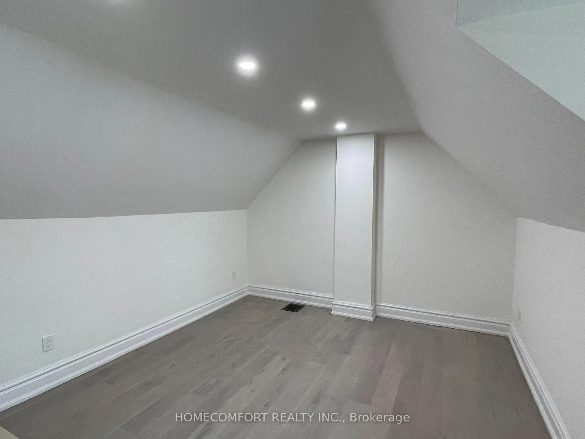 Photo 30 of Unit Upper, 33 Strathmore Boulevard, Toronto, Danforth — HOMEH