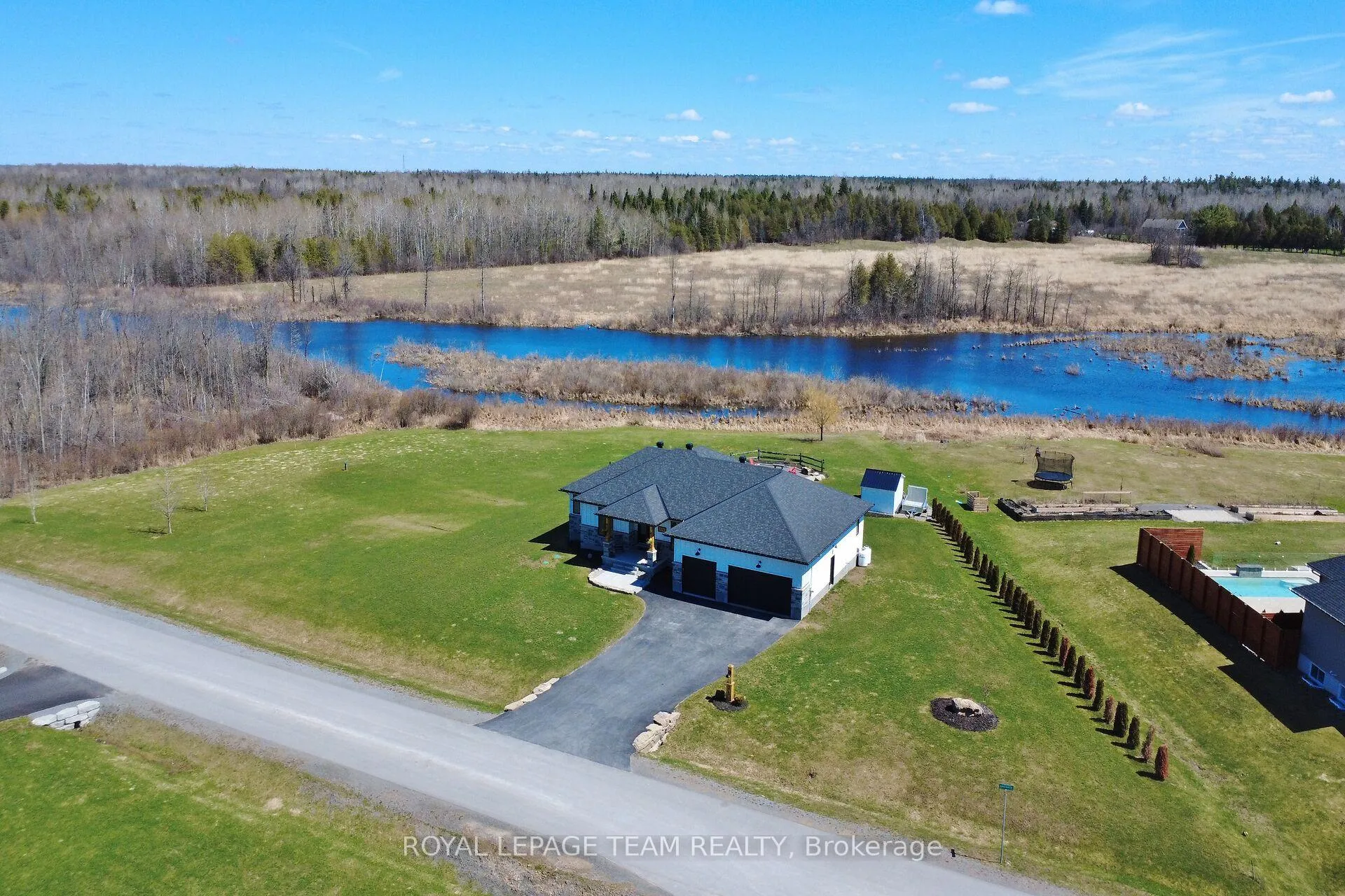 Photo 3 of 375 Johnny Porter Drive, Beckwith, Beckwith Twp — HOMEH