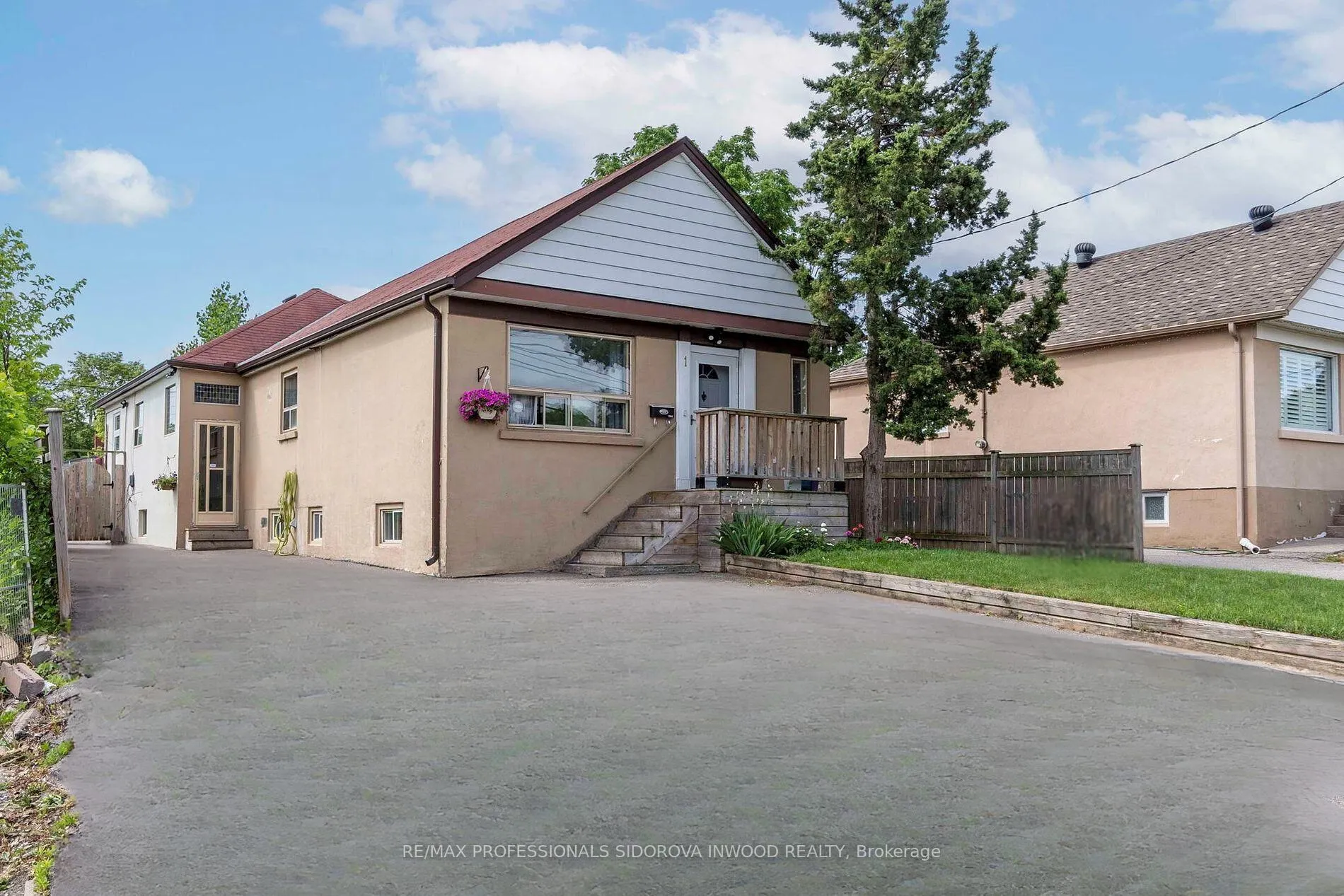 Front of Unit 2, 1 Dixon Road