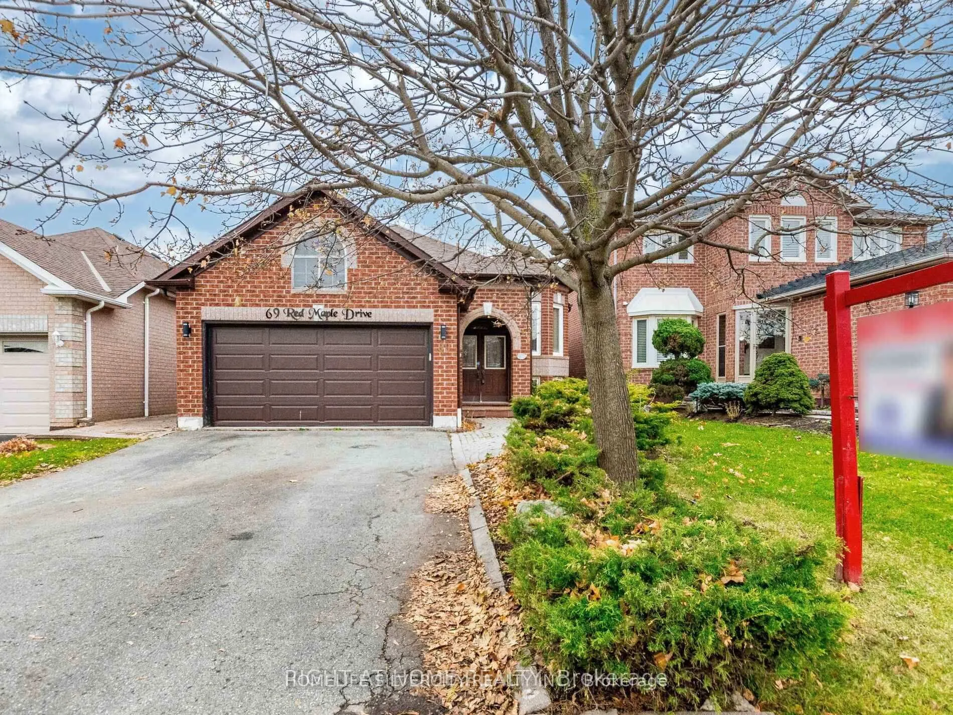 Photo 3 of 69 Red Maple Drive, Brampton, Brampton West — HOMEH