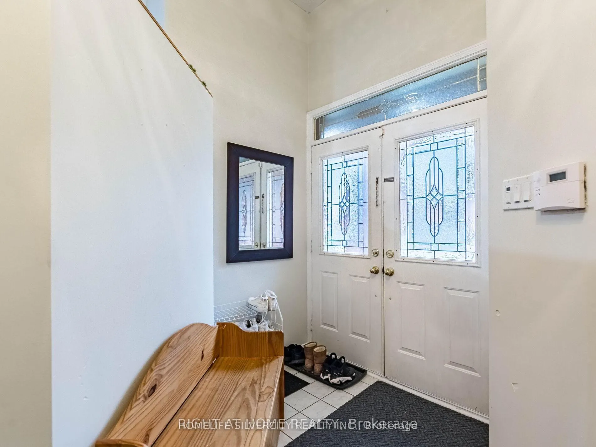 Photo 4 of 69 Red Maple Drive, Brampton, Brampton West — HOMEH