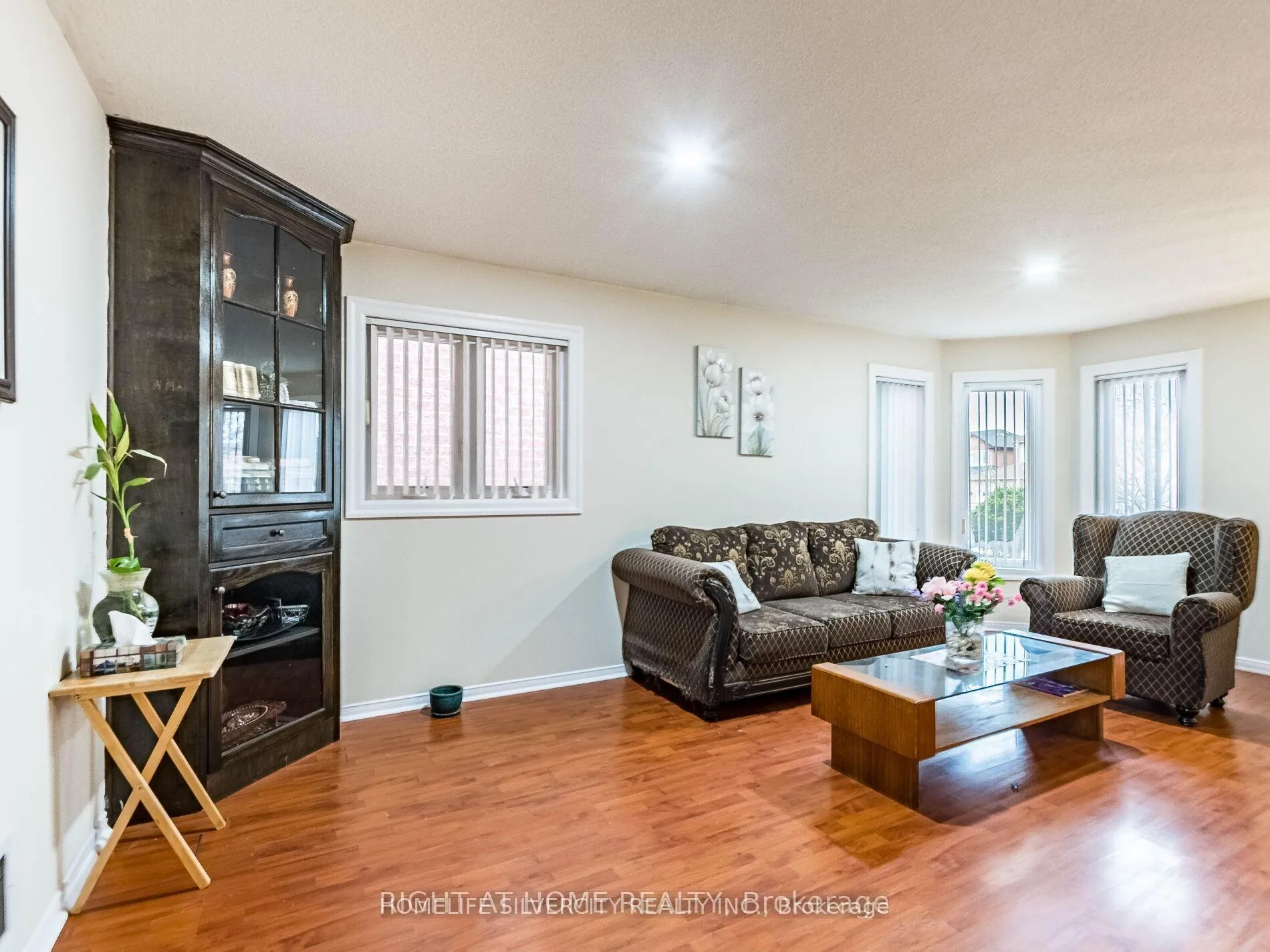 Photo 5 of 69 Red Maple Drive, Brampton, Brampton West — HOMEH