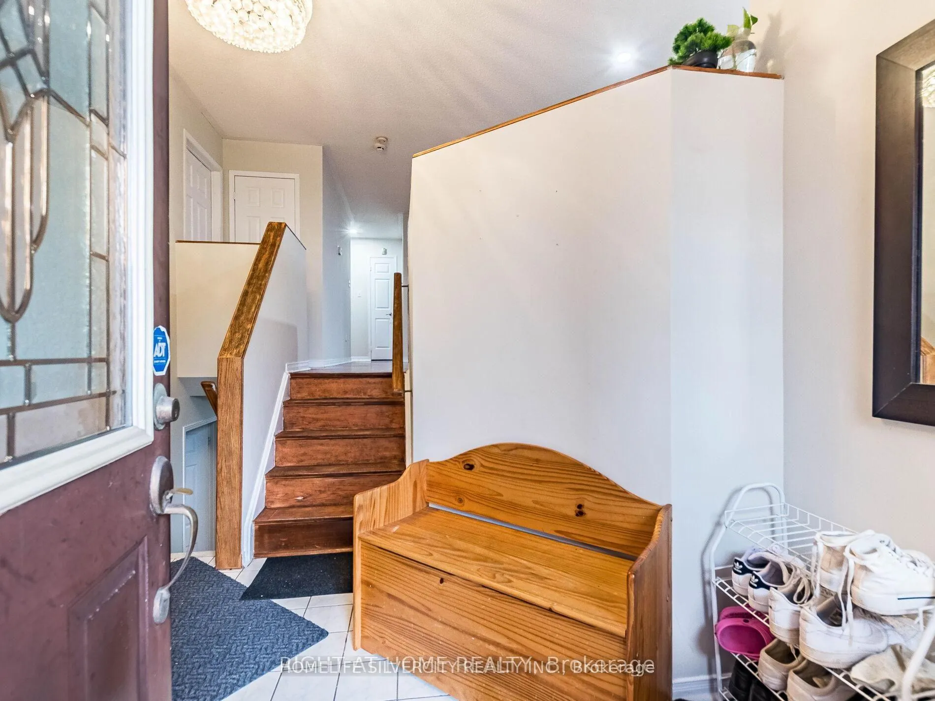 Photo 6 of 69 Red Maple Drive, Brampton, Brampton West — HOMEH