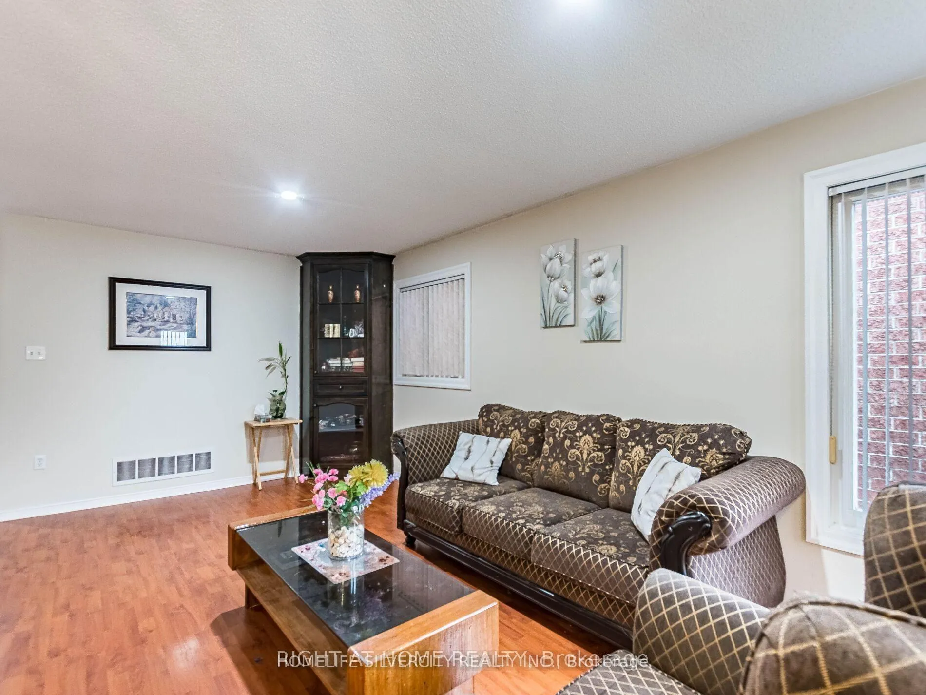 Photo 8 of 69 Red Maple Drive, Brampton, Brampton West — HOMEH