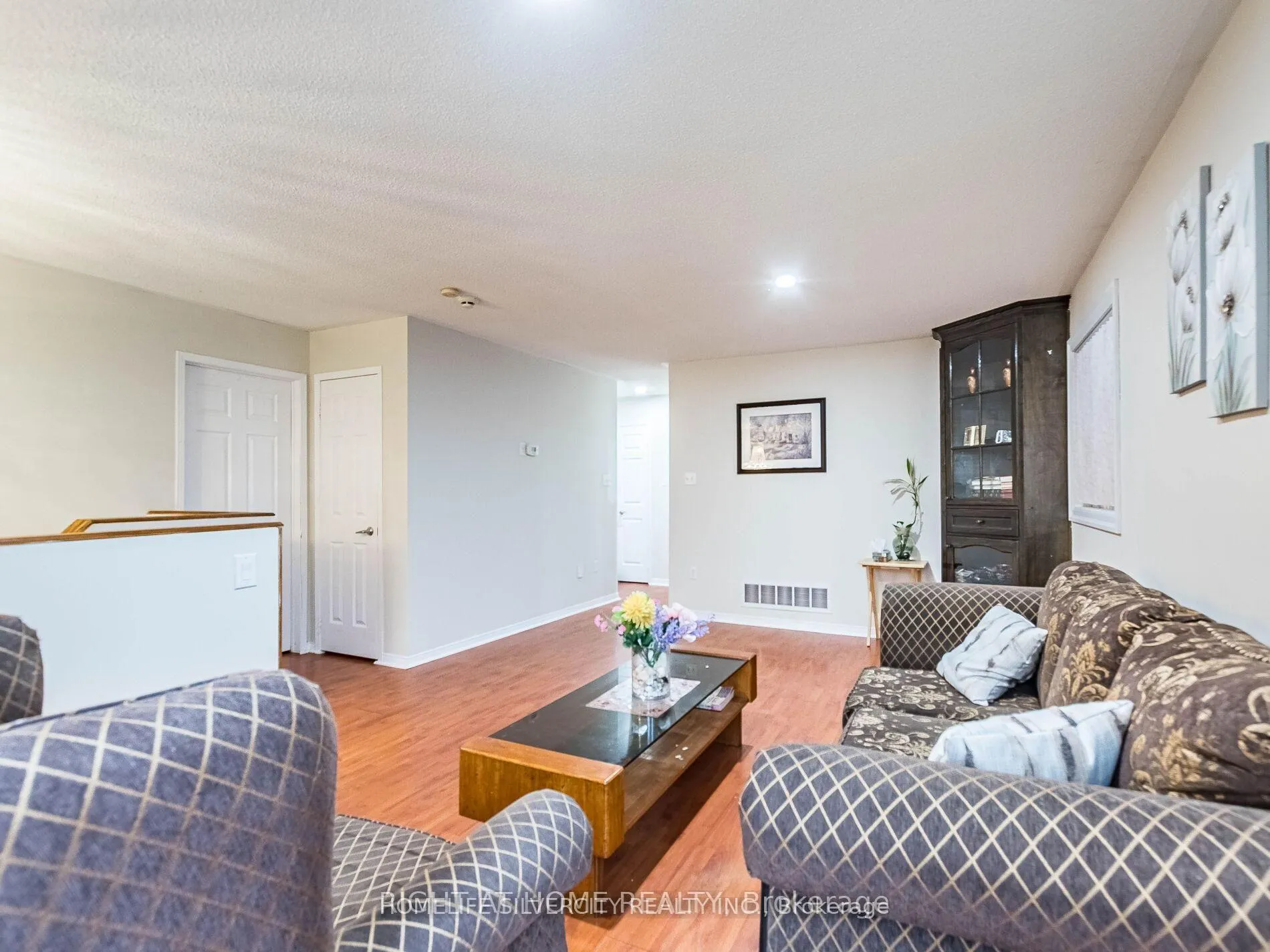 Photo 9 of 69 Red Maple Drive, Brampton, Brampton West — HOMEH
