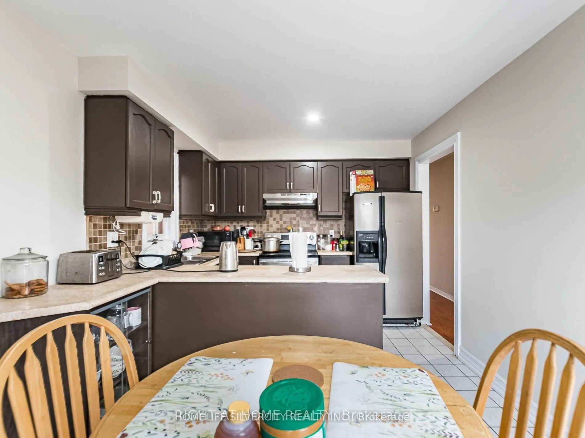 Photo 10 of 69 Red Maple Drive, Brampton, Brampton West — HOMEH