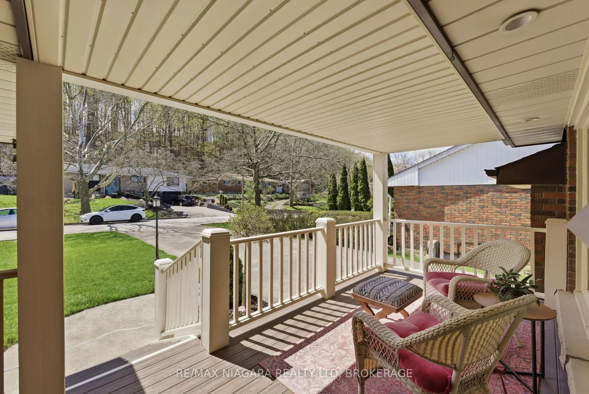 Photo 3 of 181 Woodside Drive, St. Catharines, Glendale/Glenridge — HOMEH