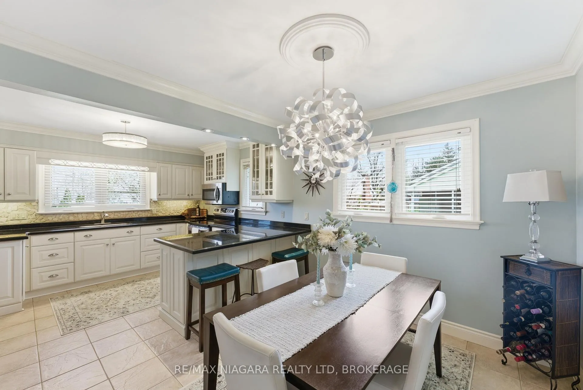 Photo 7 of 181 Woodside Drive, St. Catharines, Glendale/Glenridge — HOMEH