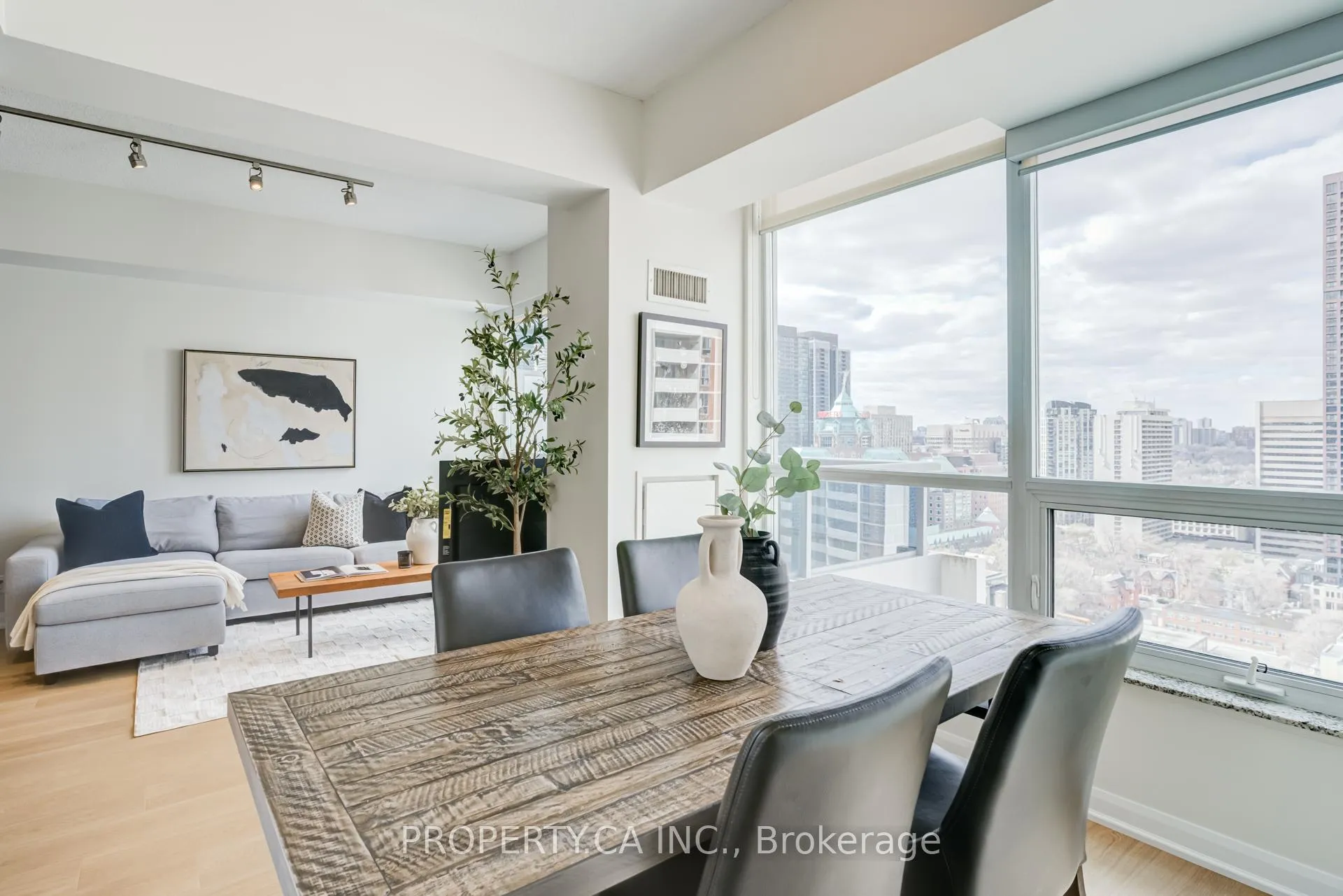 Photo 4 of Unit 2202, 500 Sherbourne Street, Toronto, Church-Yonge Corridor — HOMEH