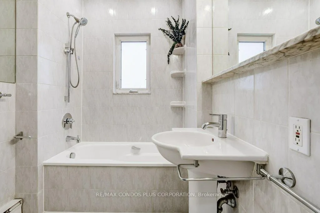 Photo 18 of 123 Colin Avenue E, Toronto, Yonge-Eglinton — HOMEH