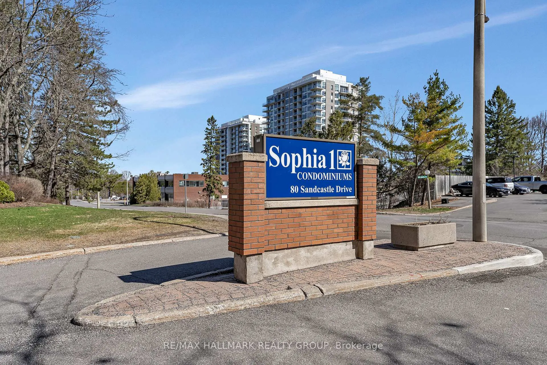 Photo 2 of Unit 704, 80 Sandcastle Drive, Ottawa, Leslie Park — HOMEH