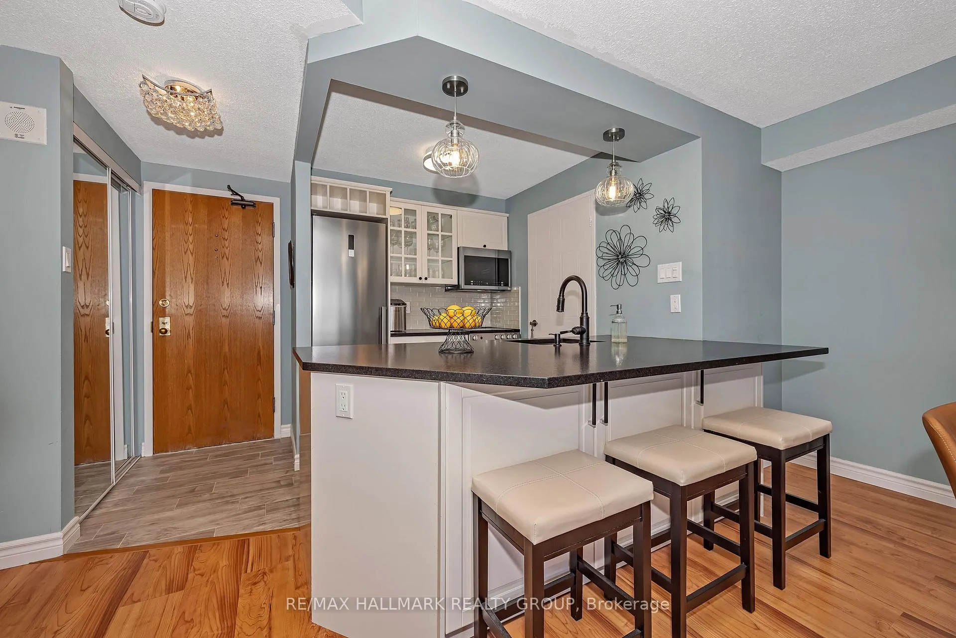Photo 6 of Unit 704, 80 Sandcastle Drive, Ottawa, Leslie Park — HOMEH