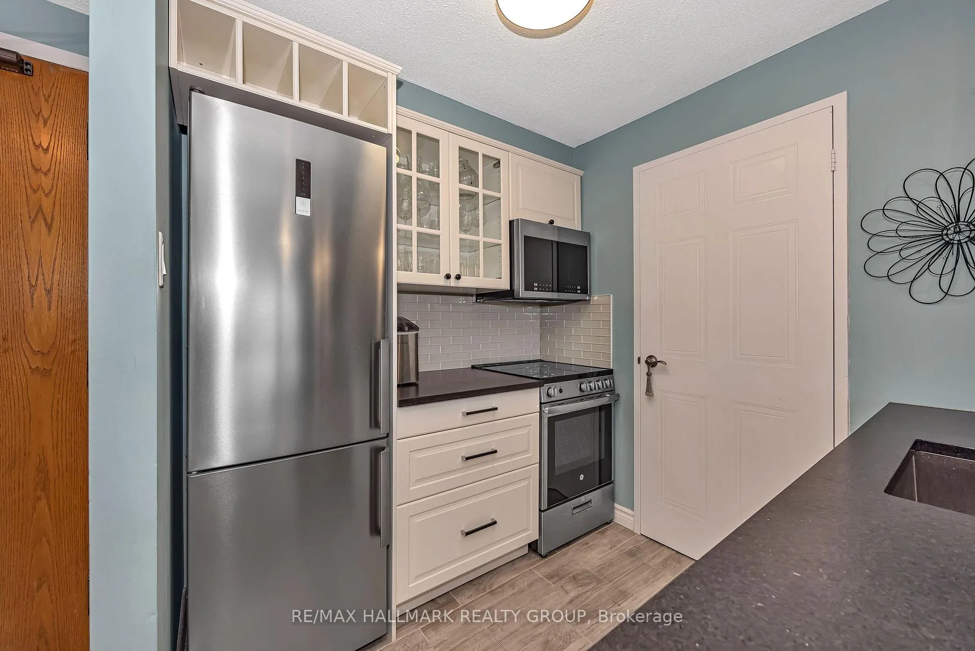 Photo 7 of Unit 704, 80 Sandcastle Drive, Ottawa, Leslie Park — HOMEH