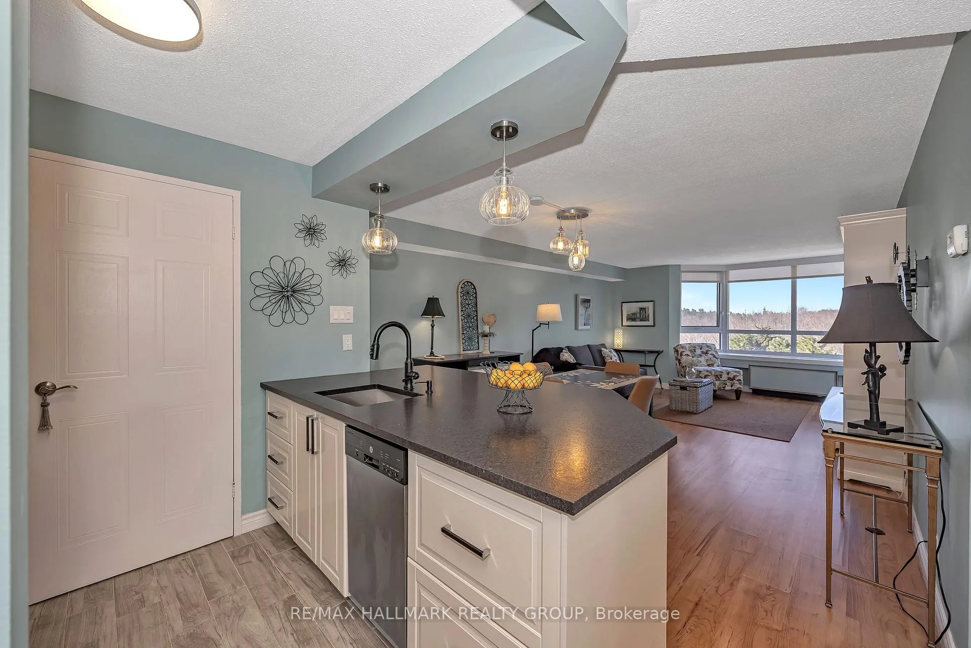Photo 9 of Unit 704, 80 Sandcastle Drive, Ottawa, Leslie Park — HOMEH
